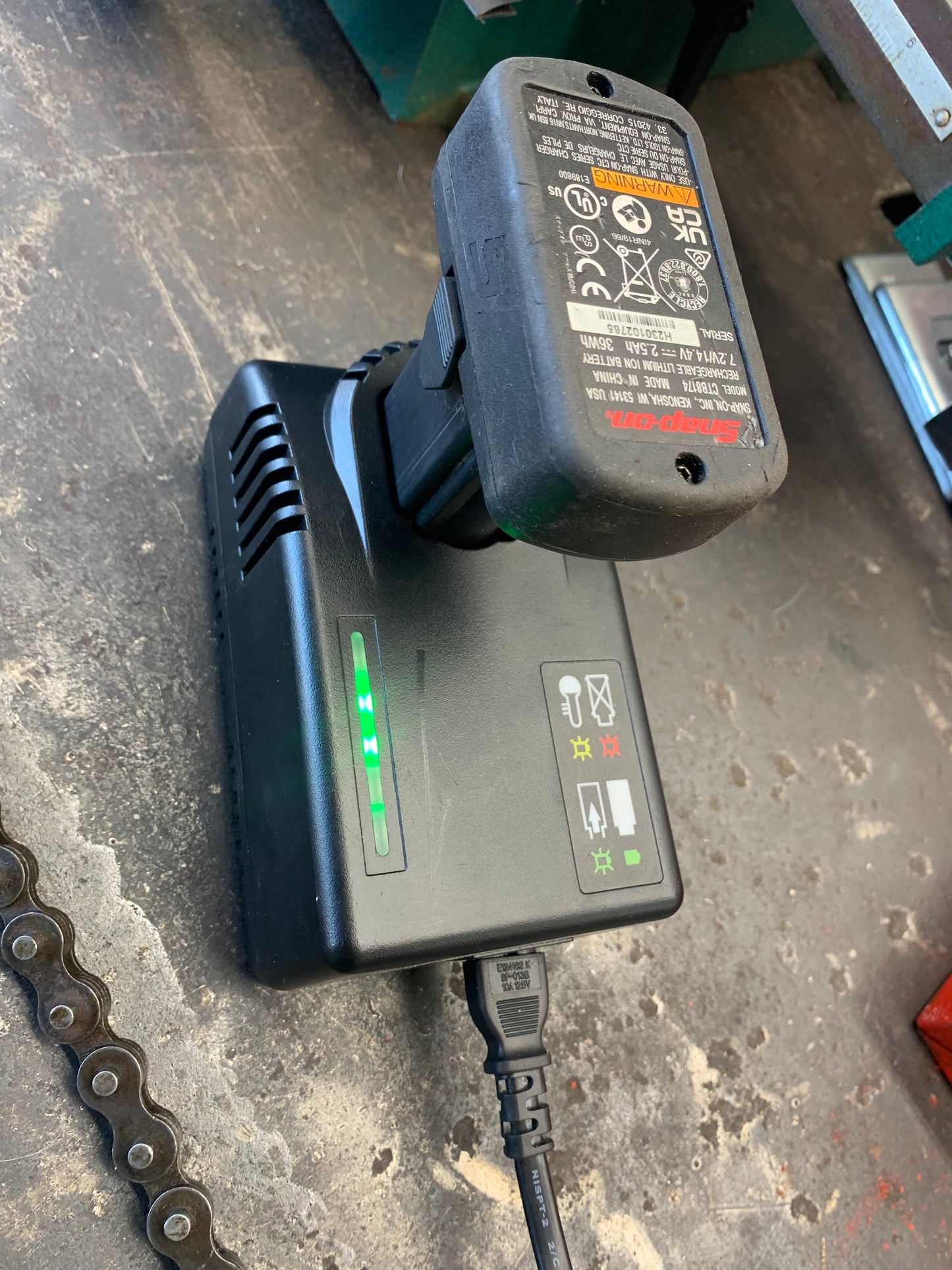 Snap On 14.4v Battery Charger WITH Battery CTC772A