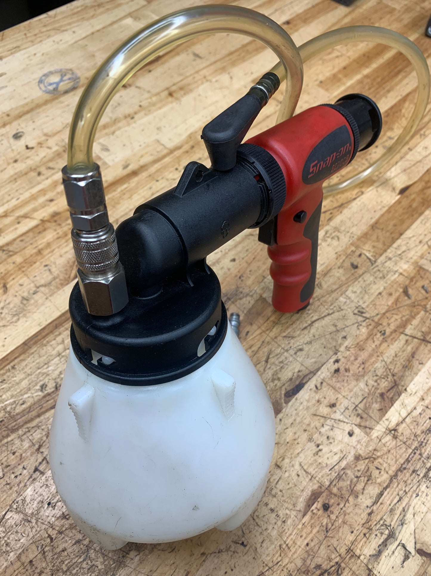Snap On Pneumatic Vacuum Brake Bleeder BB9008