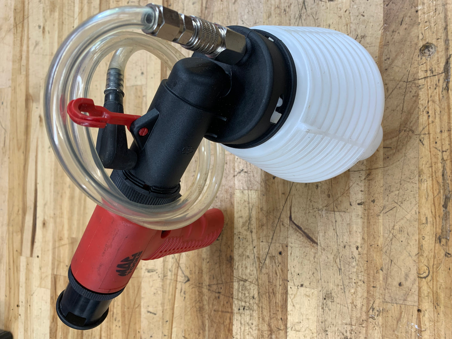 Mac Tools Pneumatic Vacuum Brake Bleeder PBT70852