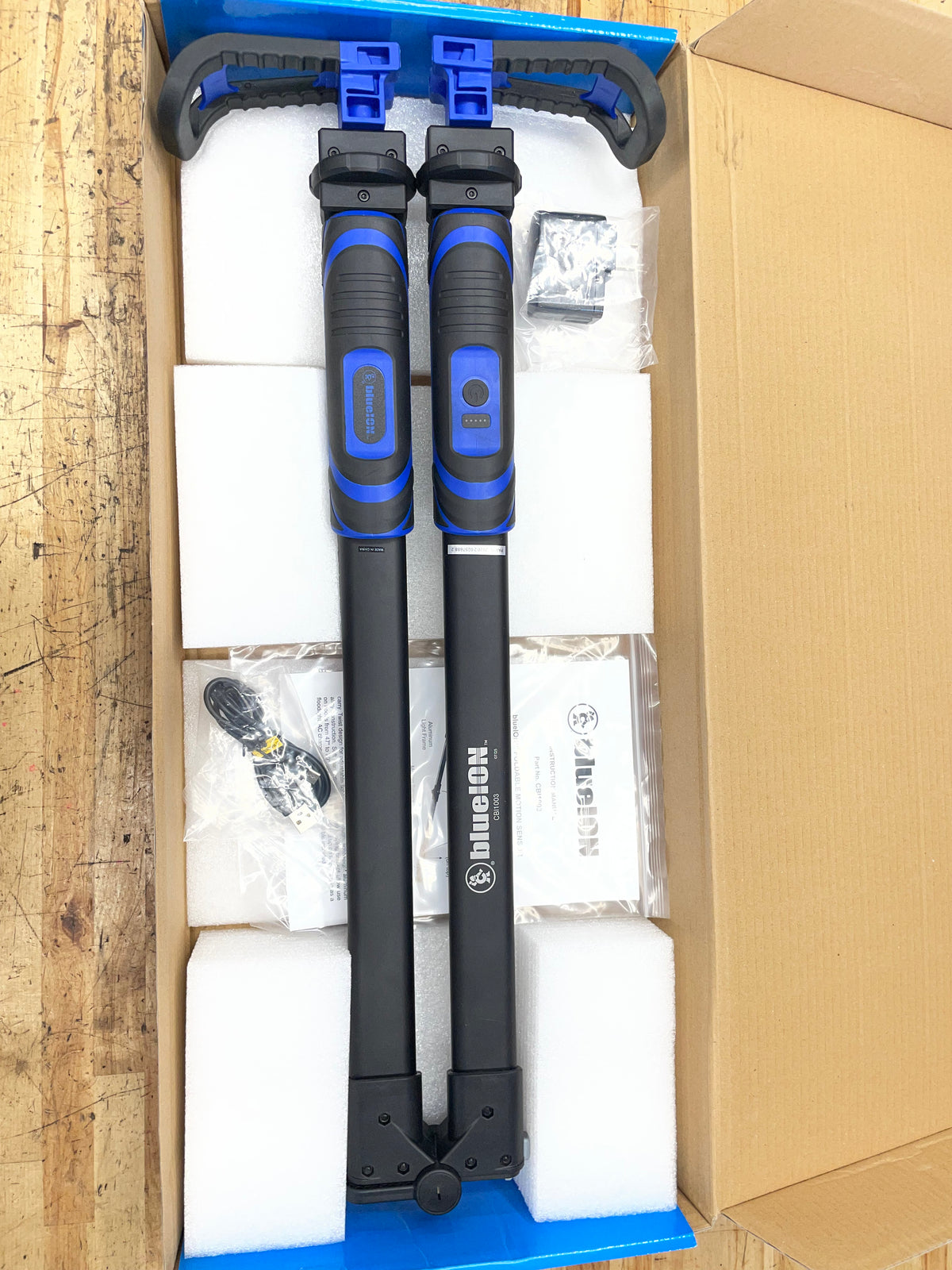 Cornwell Blue Ion Foldable Underhood Rechargeable Work Light CBI1003