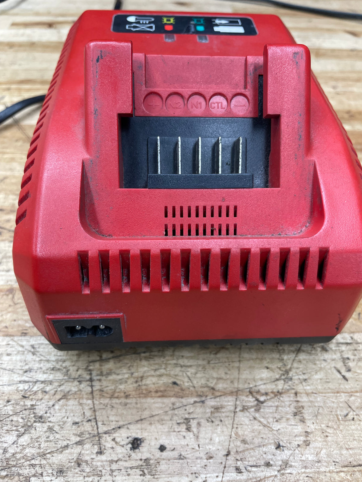 Snap On 18v Battery Charger W/ USB CTC720