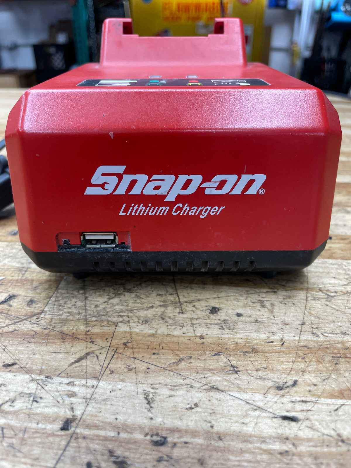 Snap On 18v Battery Charger W/ USB CTC720