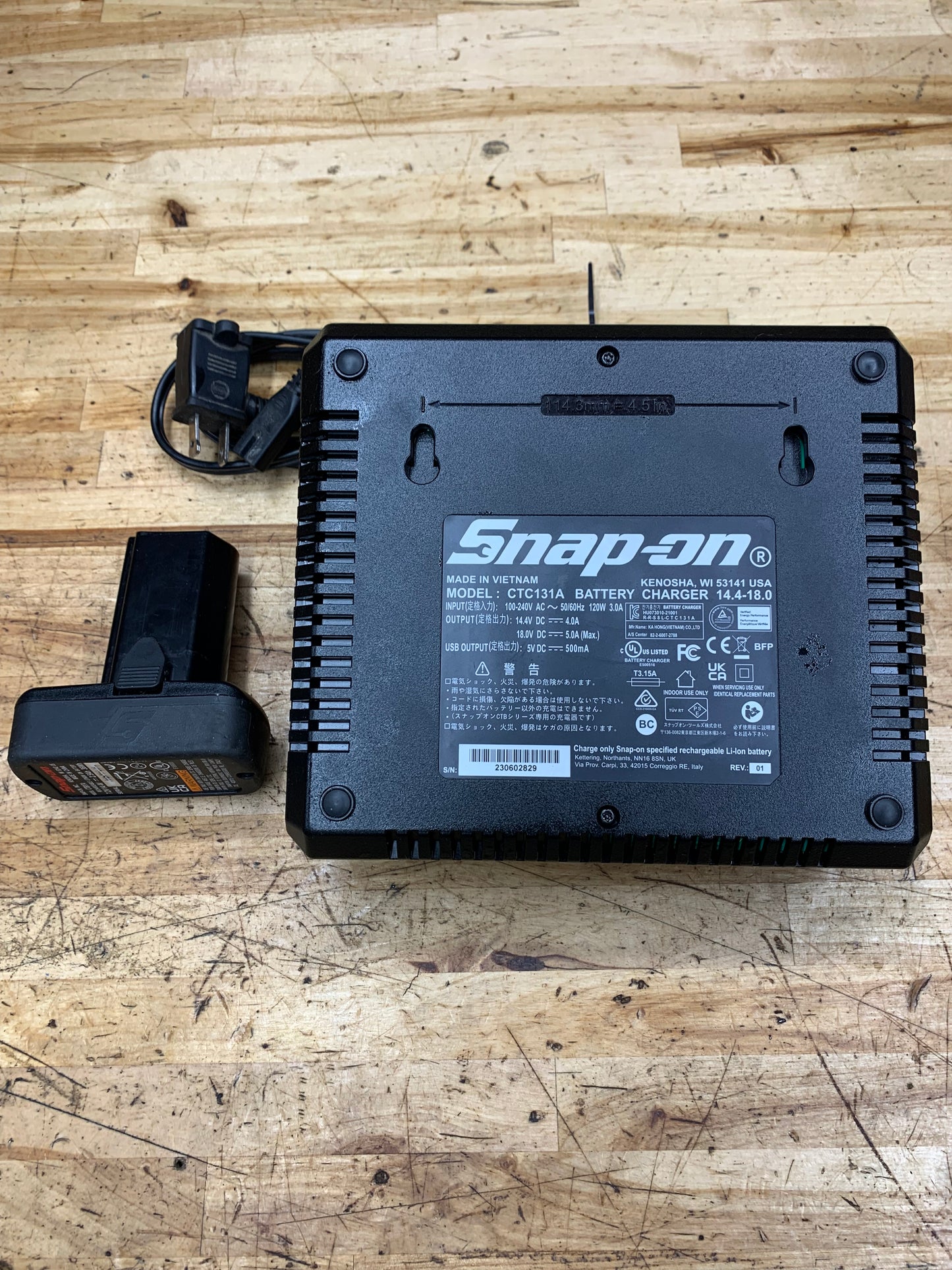 Snap On 14v & 18v Dual Battery Charger WITH BATTERY CTC131A