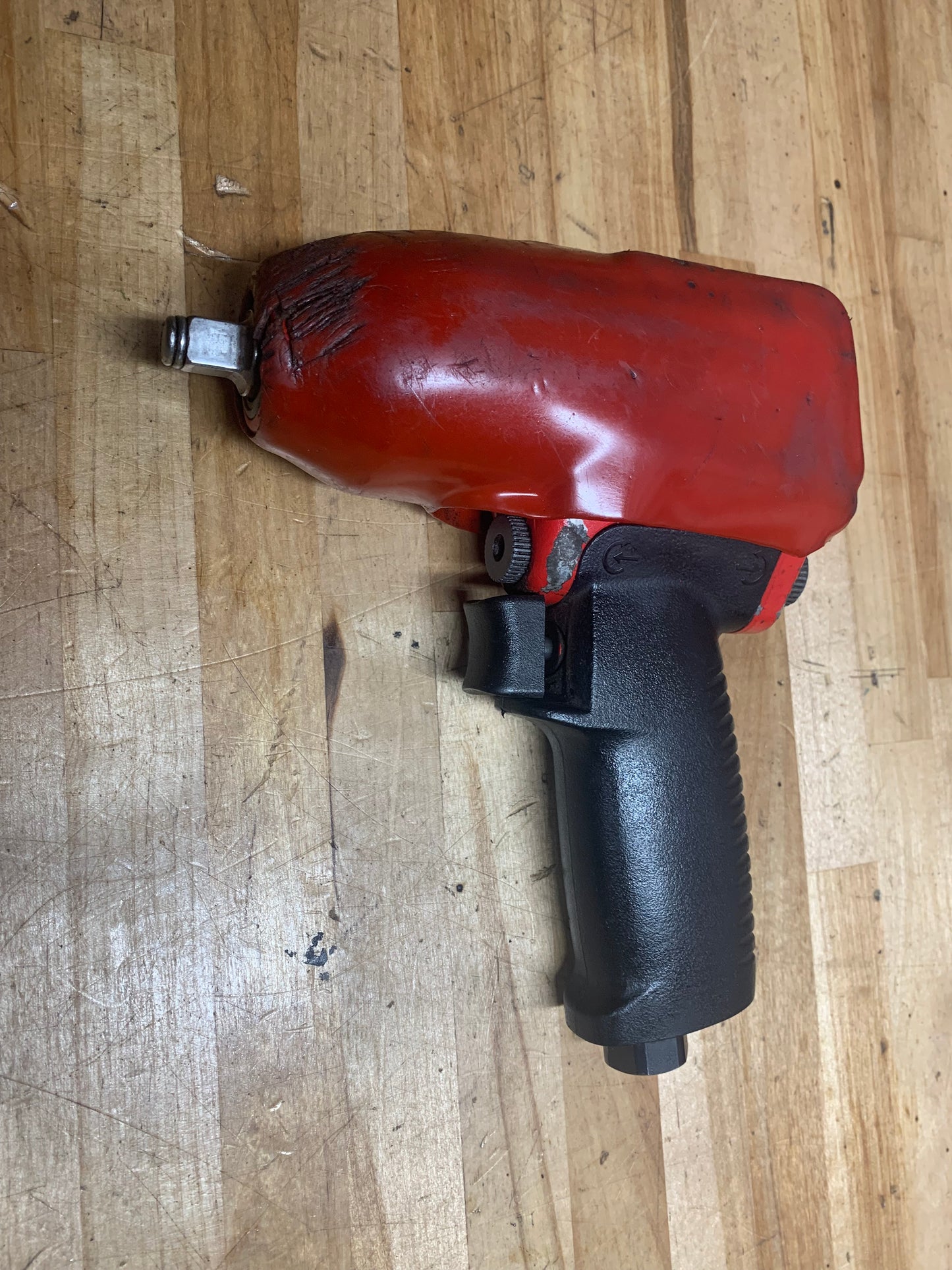 Snap On 3/8" Air Impact Wrench.  MG325