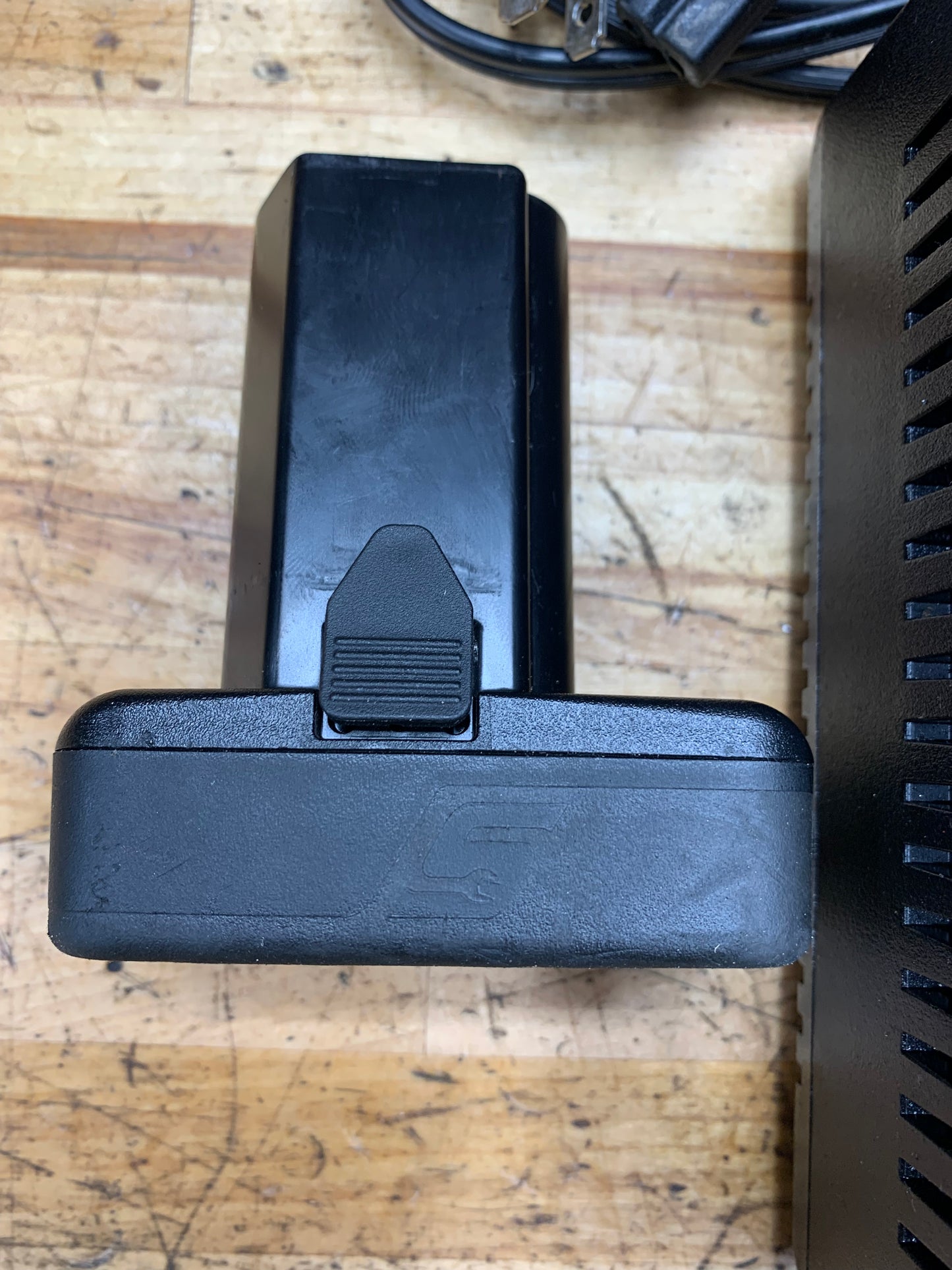 Snap On 14v & 18v Dual Battery Charger WITH BATTERY CTC131A