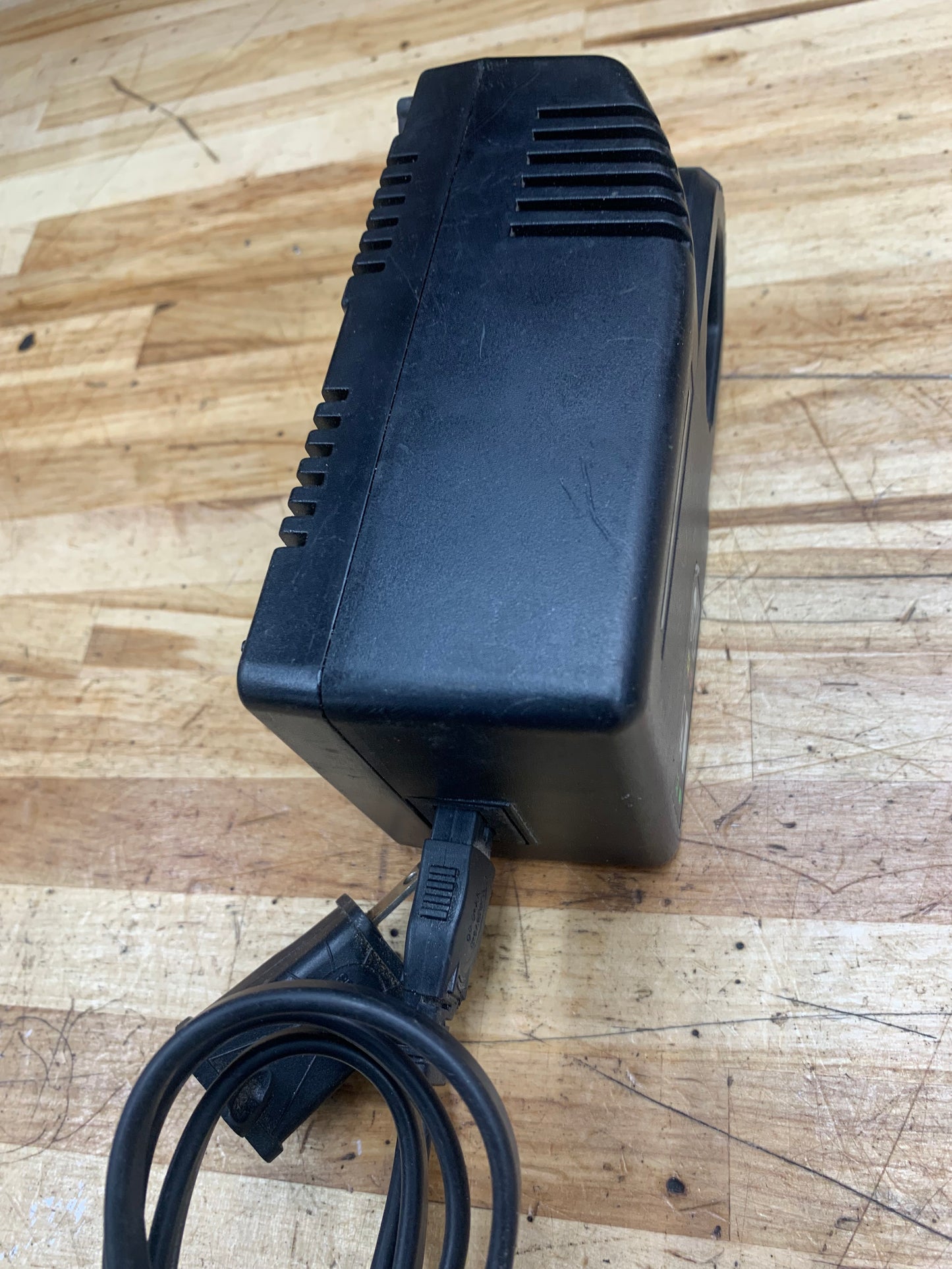 Snap On 14.4v Battery Charger CTC772A