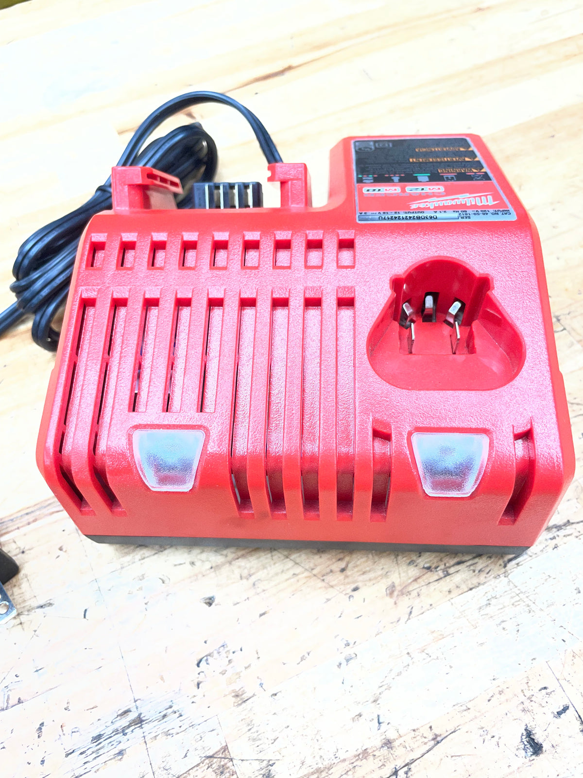 Milwaukee M18/M12 Dual Voltage Battery Charger 48-59-1812