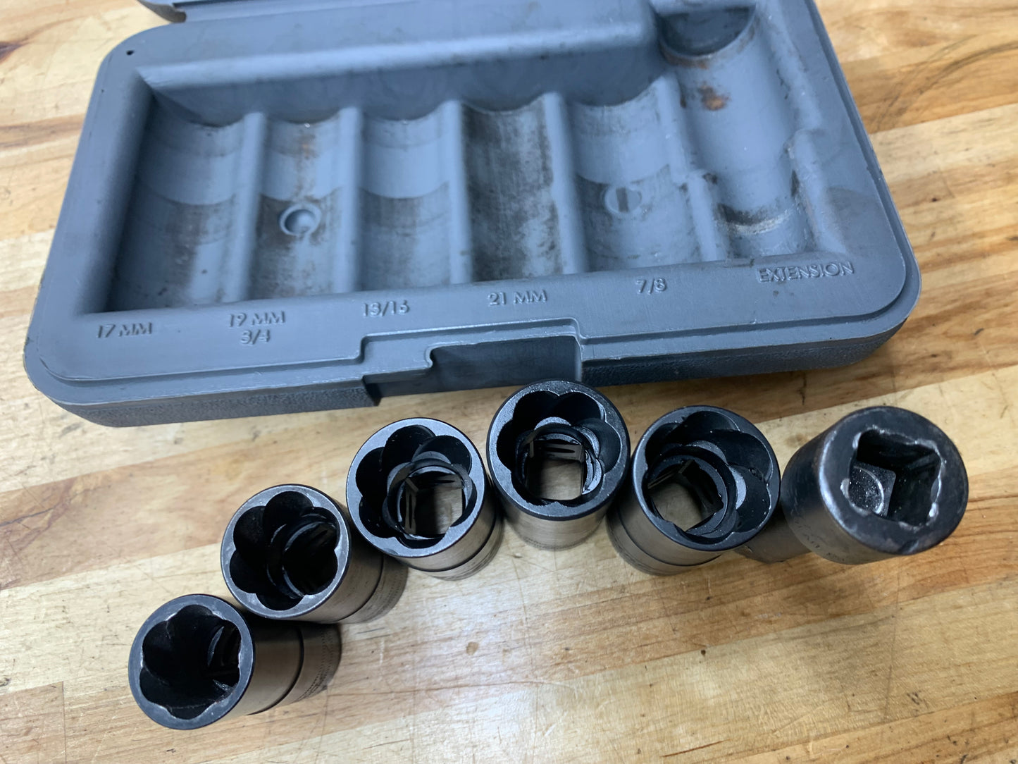 Blue Point Wheel Flip Socket Set Lug Nut Extractor Kit LSR1500