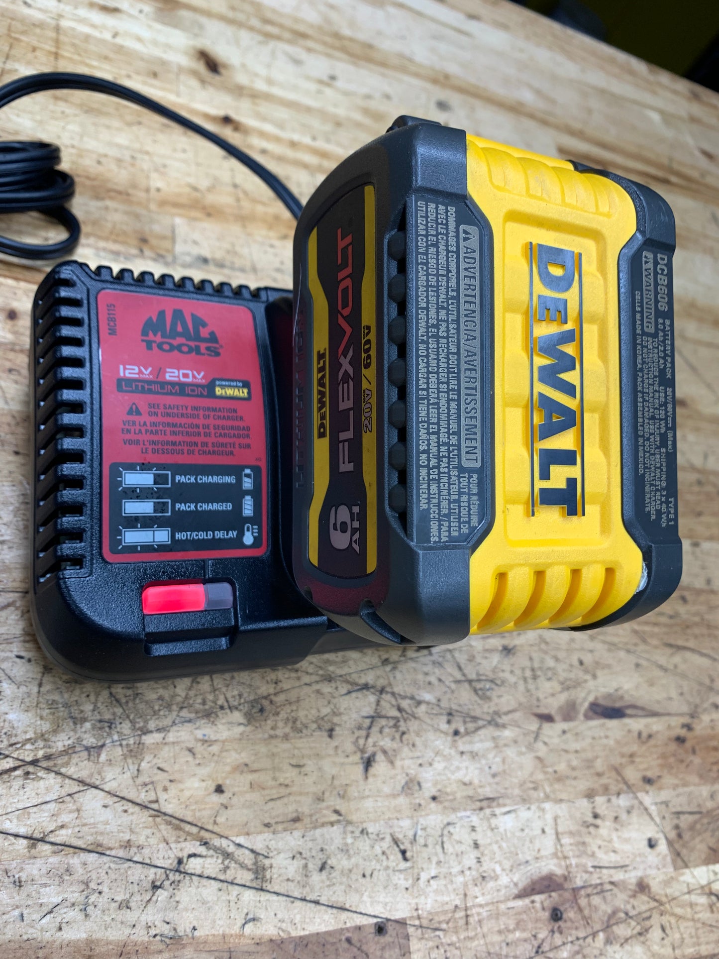 Mac Tools 12v/20v Battery Charger WITH 6ah FLEX VOLT BATTERY MCB115