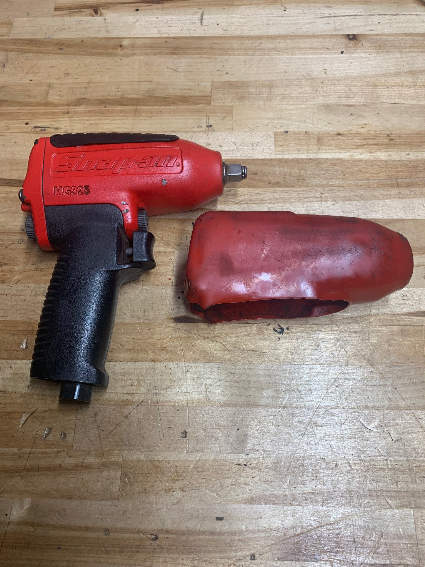 Snap On 3/8" Air Impact Wrench.  MG325