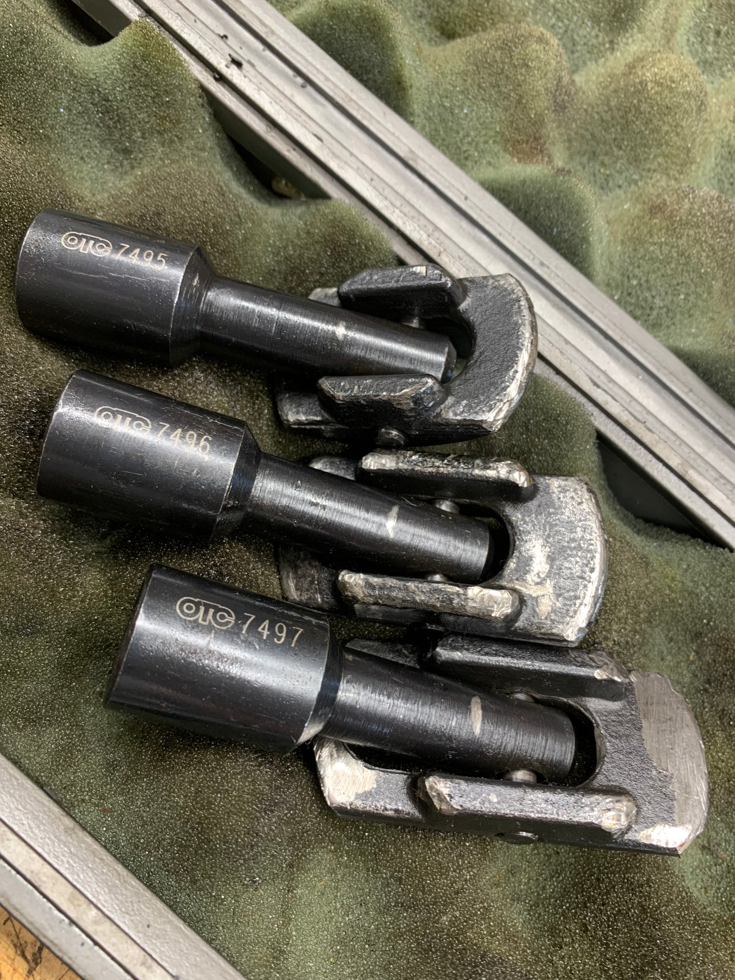 OTC Rear Axle Bearing Puller 7494A