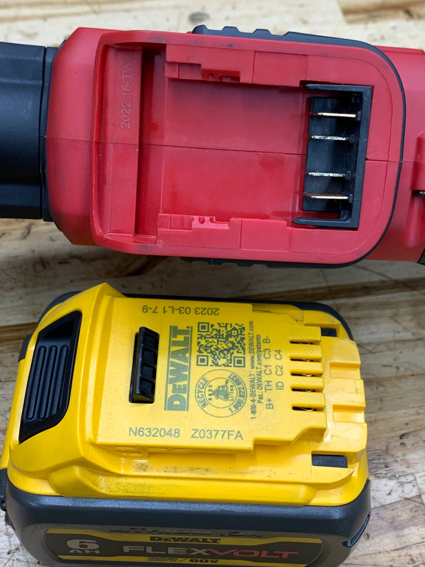 Mac Tools 20v Underhood Folding LED Light WITH BATTERY MCL045