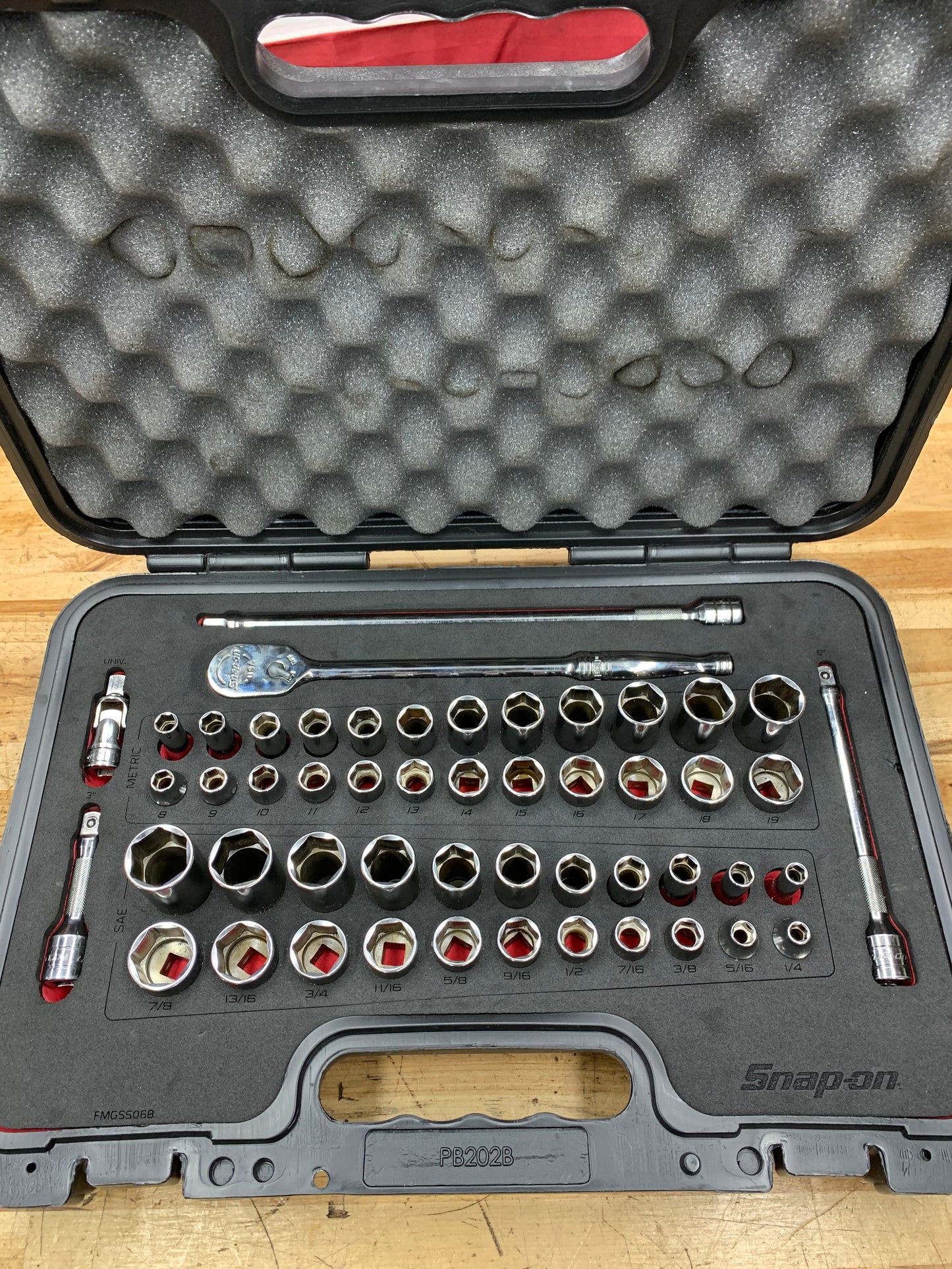 Snap On 3/8" Metric And SAE, MASTER SOCKET FOAM Ratchet Service Set FMGSS06B USA