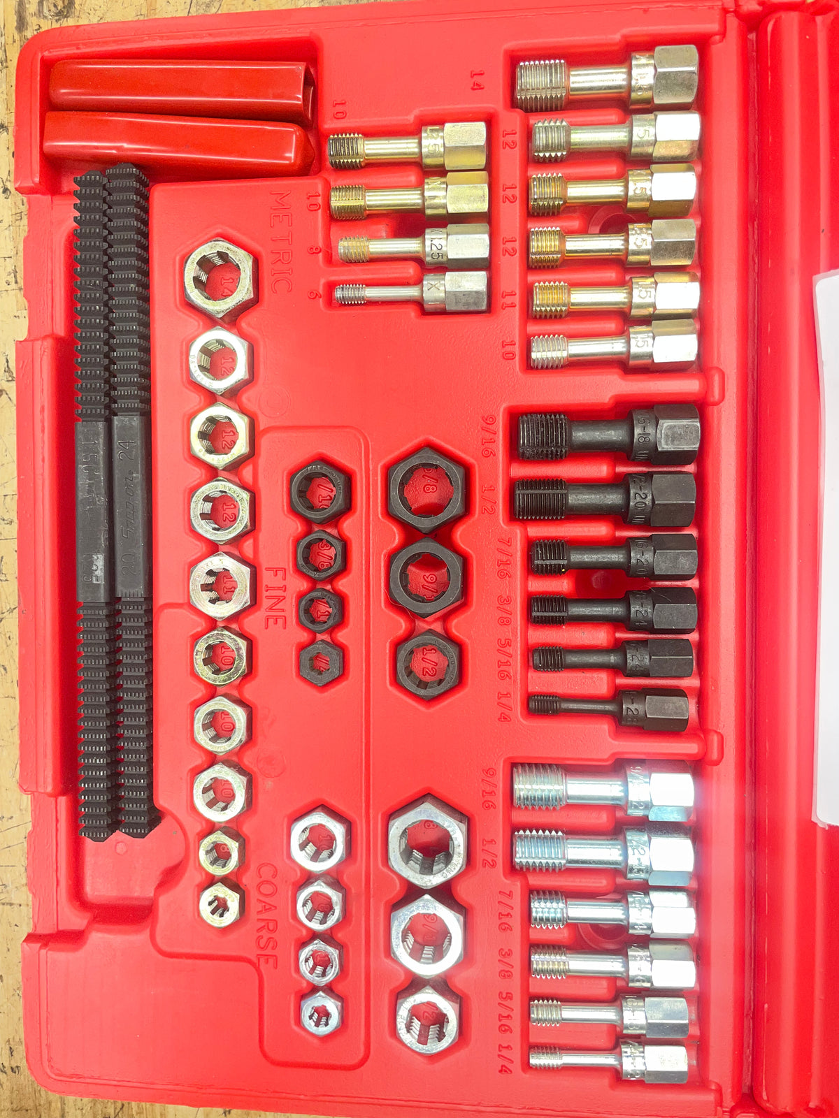 Snap On Rethreading Set 32pc. USA  EXCELLENT CONDITION RTD48