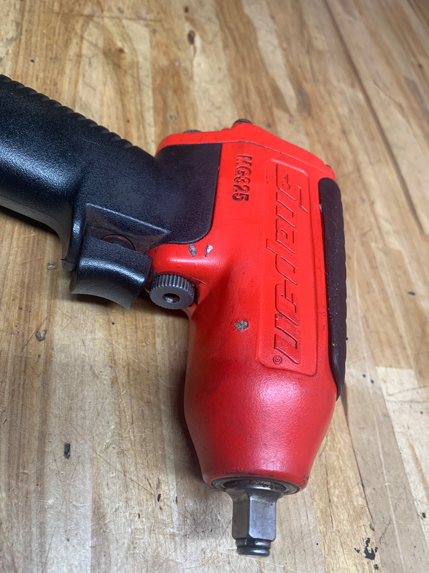 Snap On 3/8" Air Impact Wrench.  MG325
