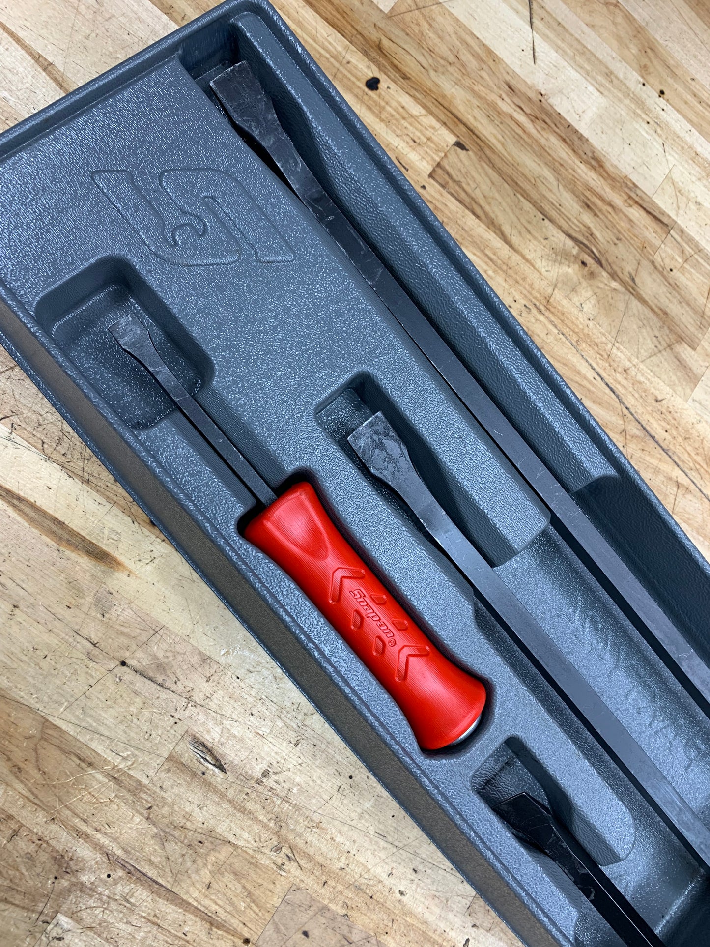 Snap On Striking Prybar Set Red LIKE NEW SPBS704AR