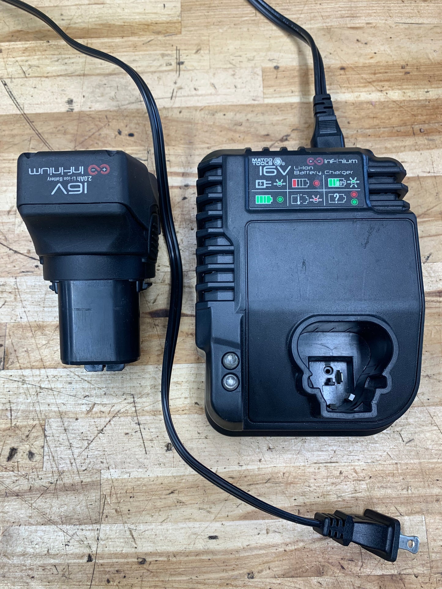 Matco 16v Charger WITH BATTERY 5RY135043
