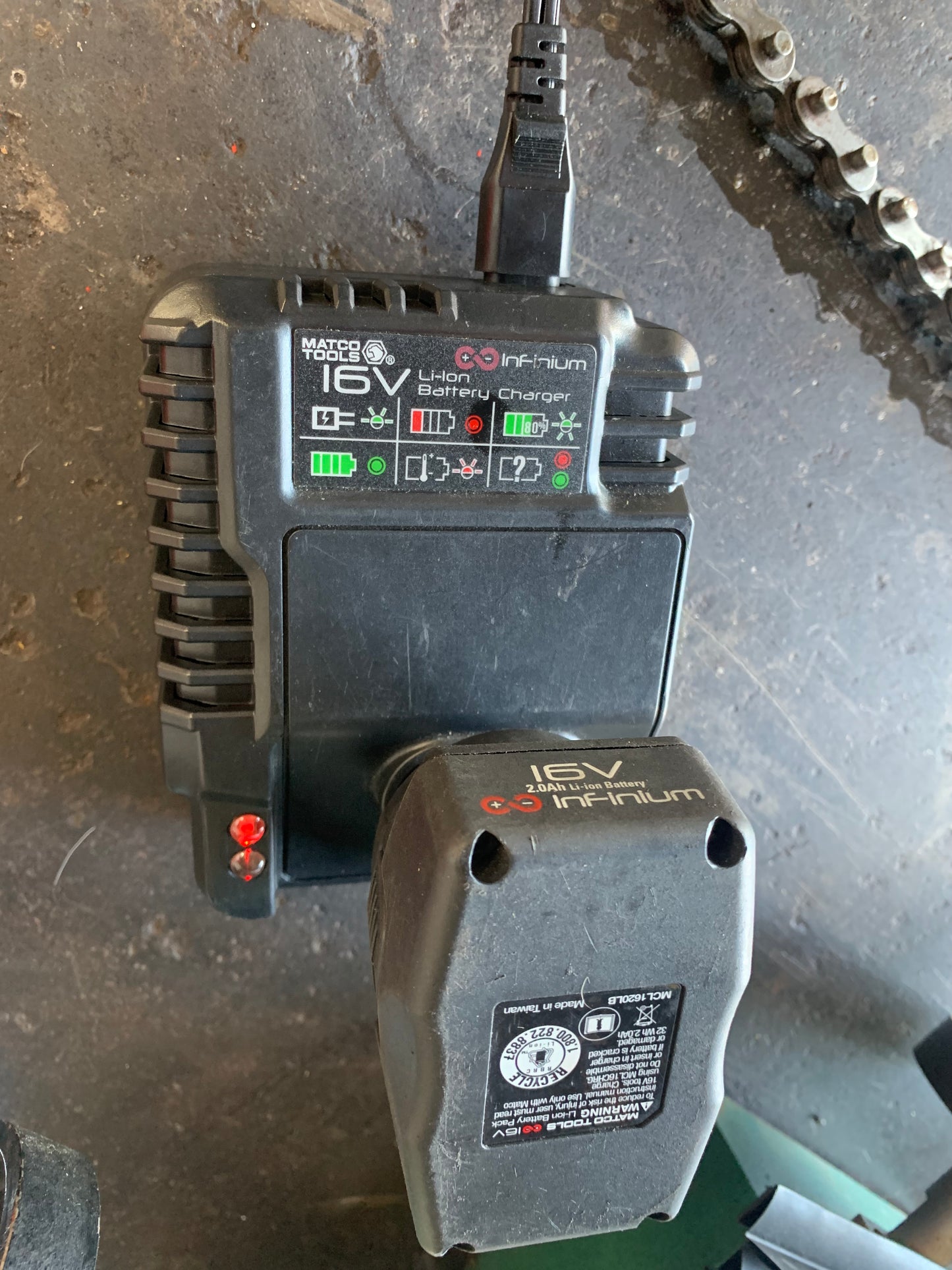 Matco 16v Charger WITH BATTERY 5RY135043