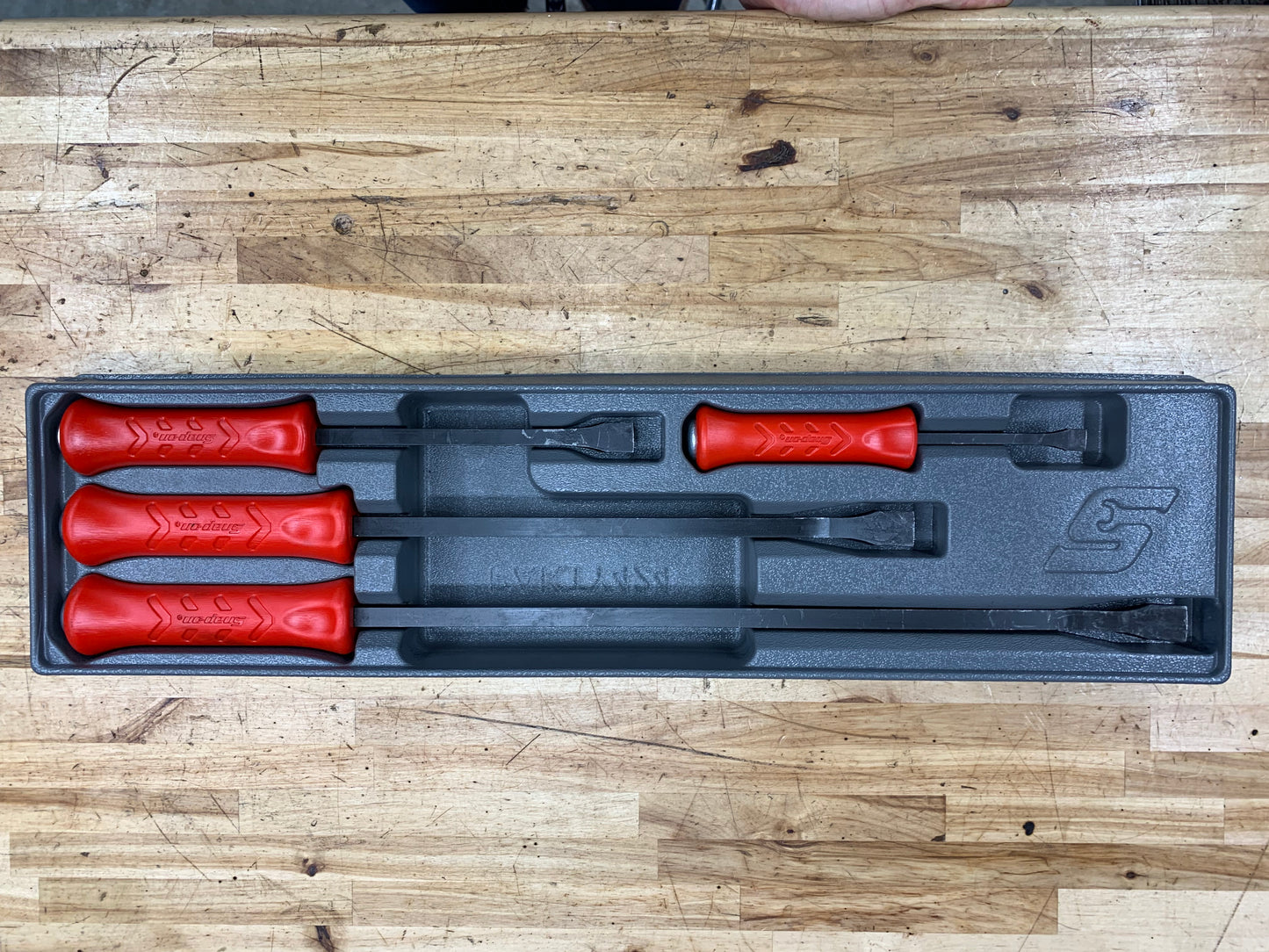 Snap On Striking Prybar Set Red LIKE NEW SPBS704AR