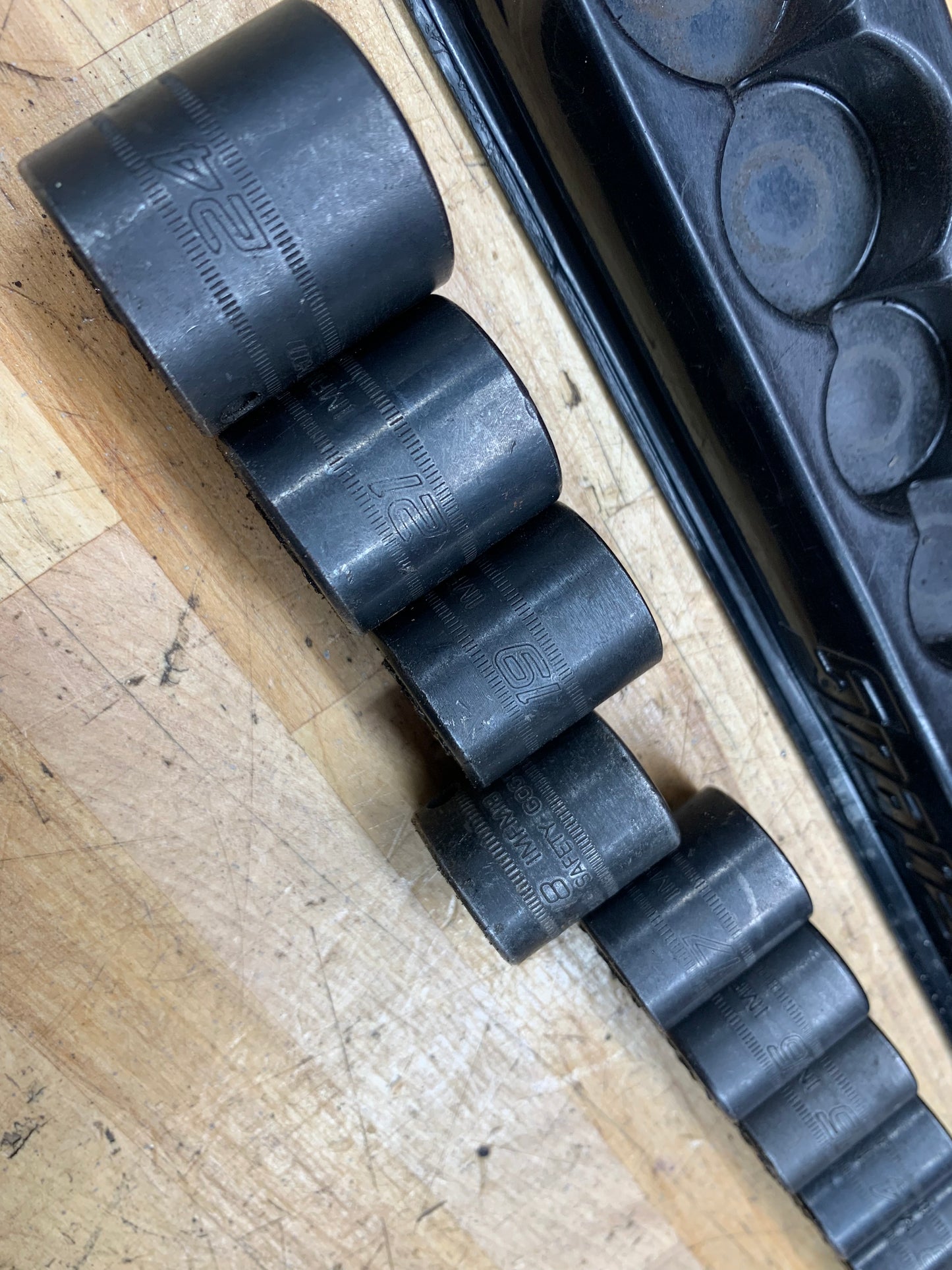 Snap On 14pc 3/8" Shallow Impact Metric Socket Set 214IMFMYA