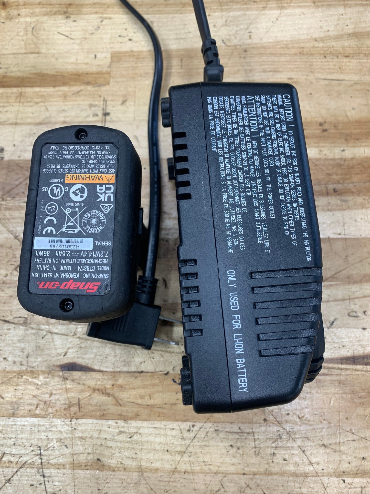 Snap On 14.4v Battery Charger WITH Battery CTC772A
