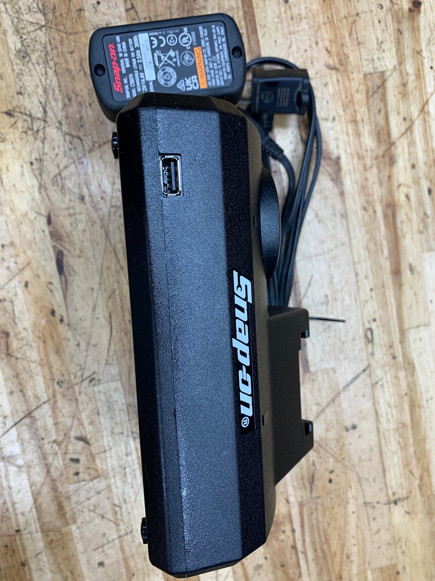 Snap On 14v & 18v Dual Battery Charger WITH BATTERY CTC131A