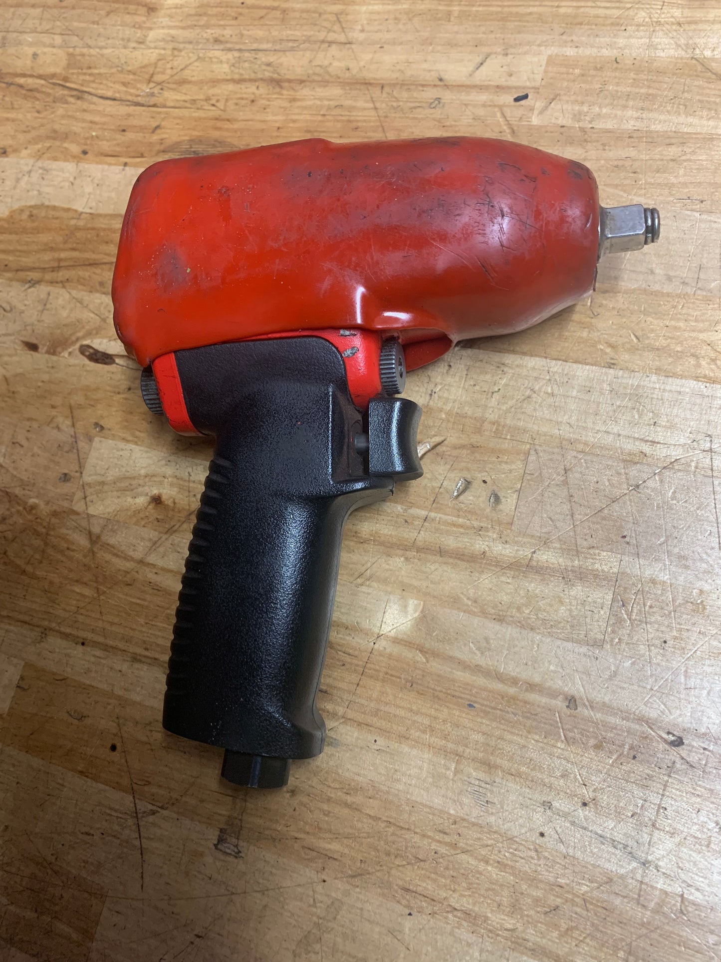 Snap On 3/8" Air Impact Wrench.  MG325