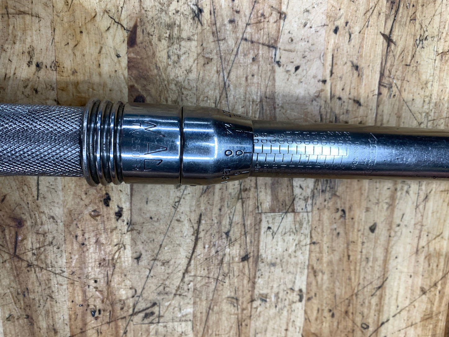 Mac Tools 1/2" Drive Click Style Torque Wrench 30-250ft lb. USA TW250FR