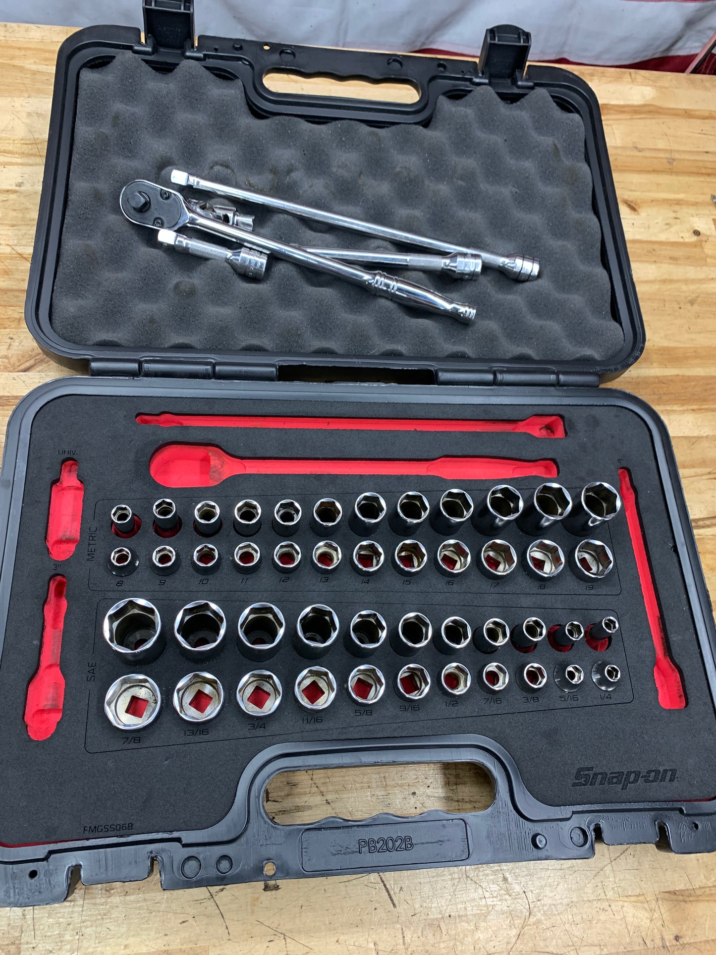 Snap On 3/8" Metric And SAE, MASTER SOCKET FOAM Ratchet Service Set FMGSS06B USA