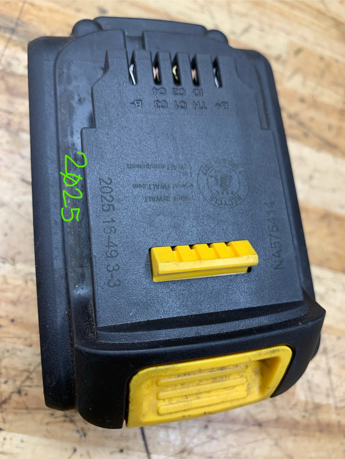 Dewalt 20V Oil Resistant 5aH Battery Pack DCB205G