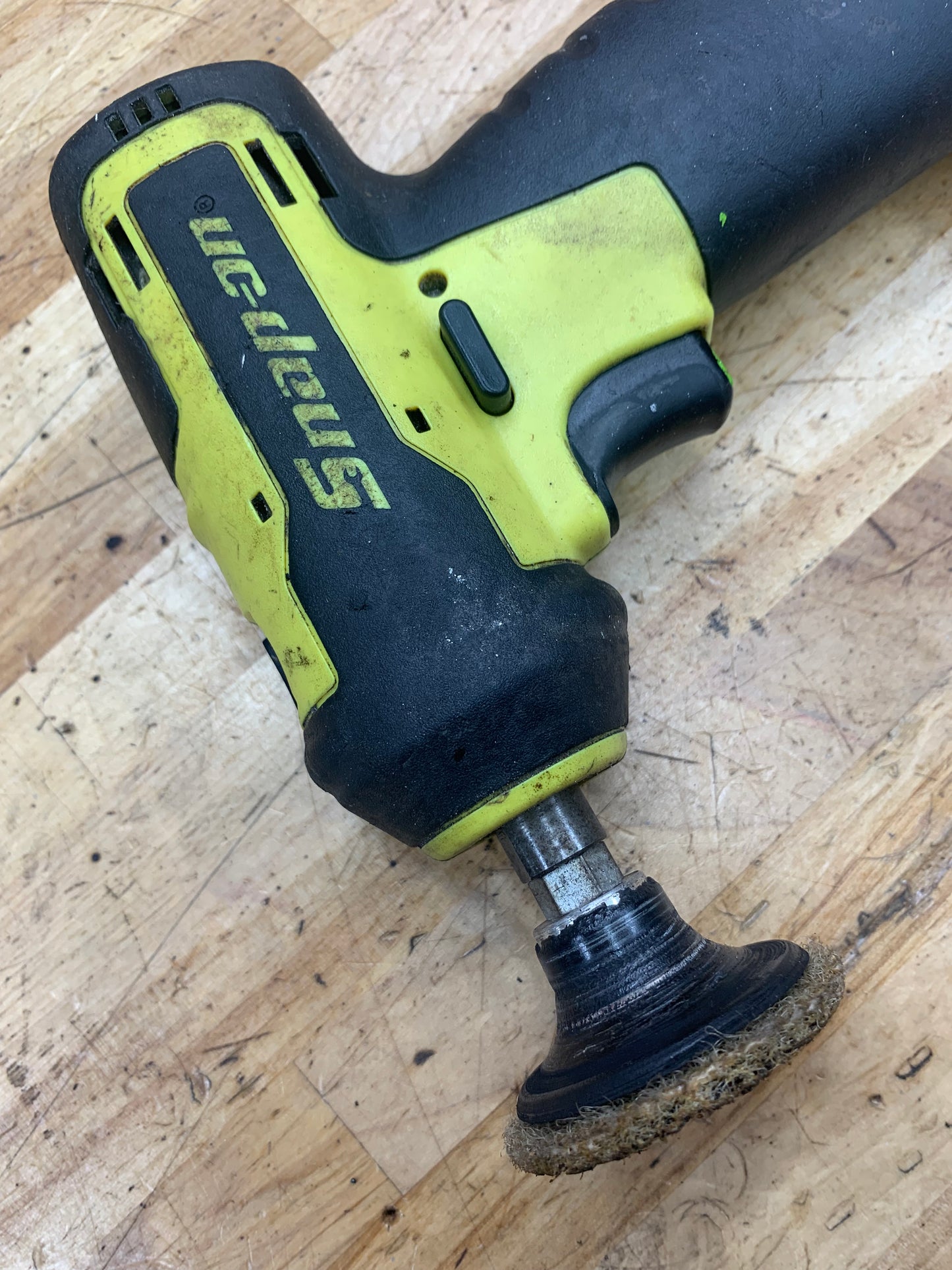 Snap On 14.4v Polisher/Sander HiViz CTPP761AHV WITH BATTERY