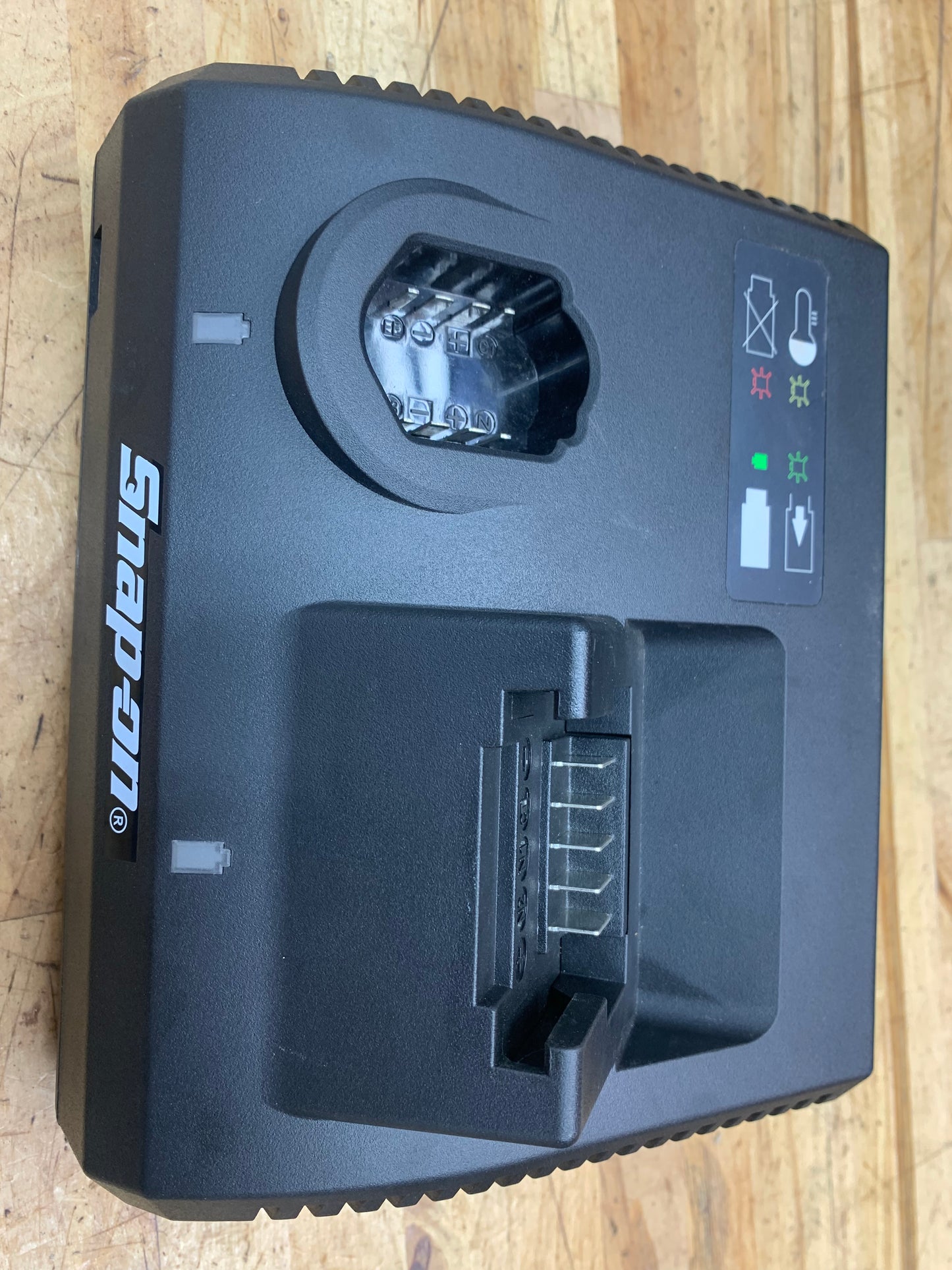 Snap On Dual Battery Charger 18V & 14.4V WITH BATTERY CTC131
