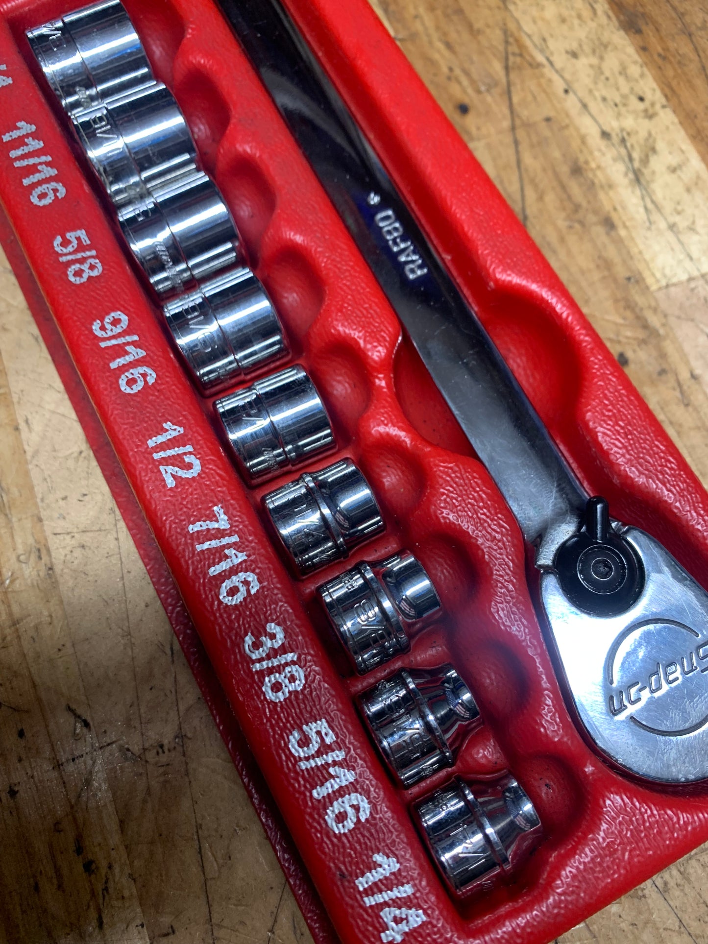 Snap On SAE Low Profile Ratchet and Socket Set USA 210RARFA