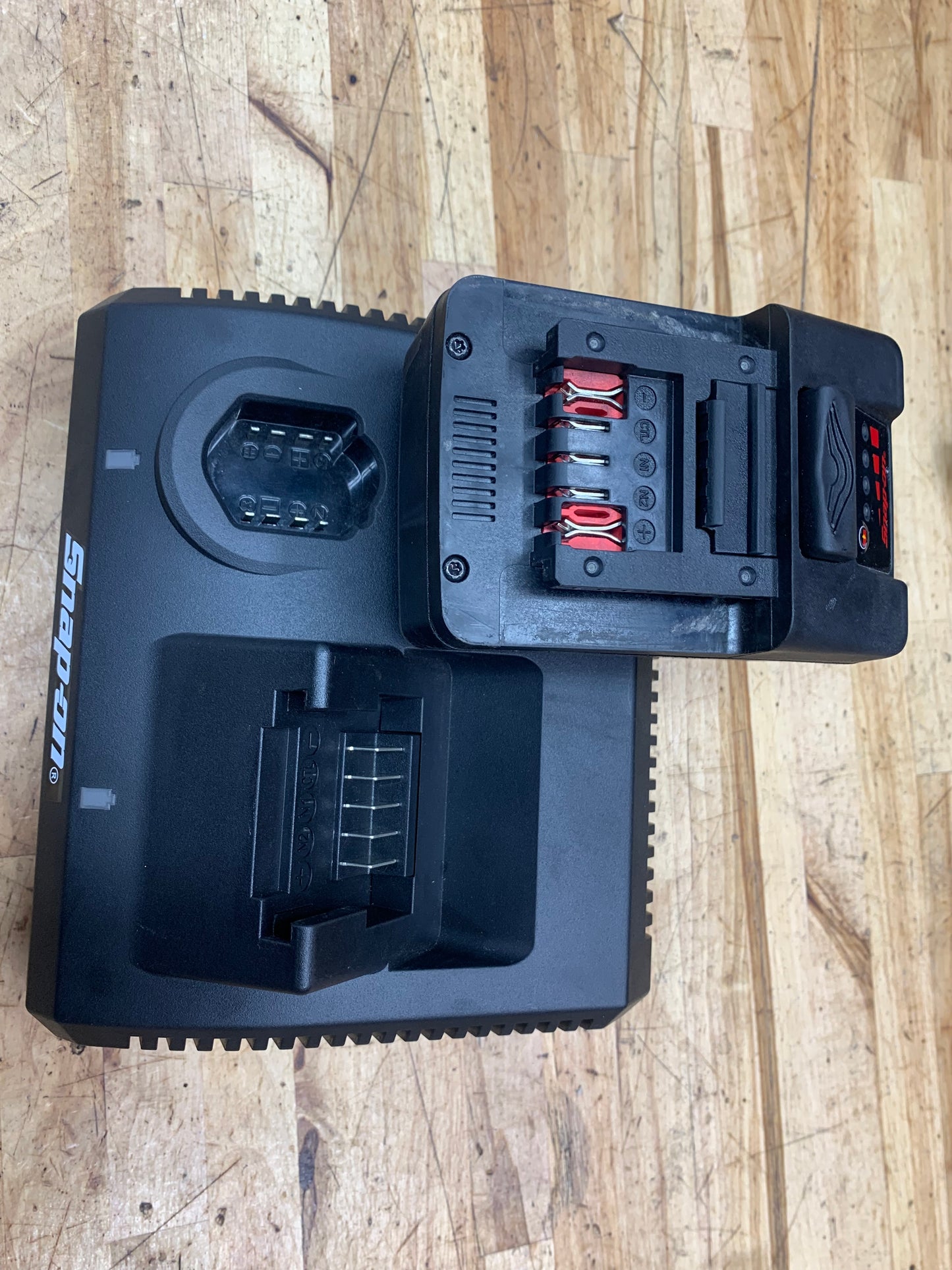 Snap On Dual Battery Charger 18V & 14.4V WITH BATTERY CTC131