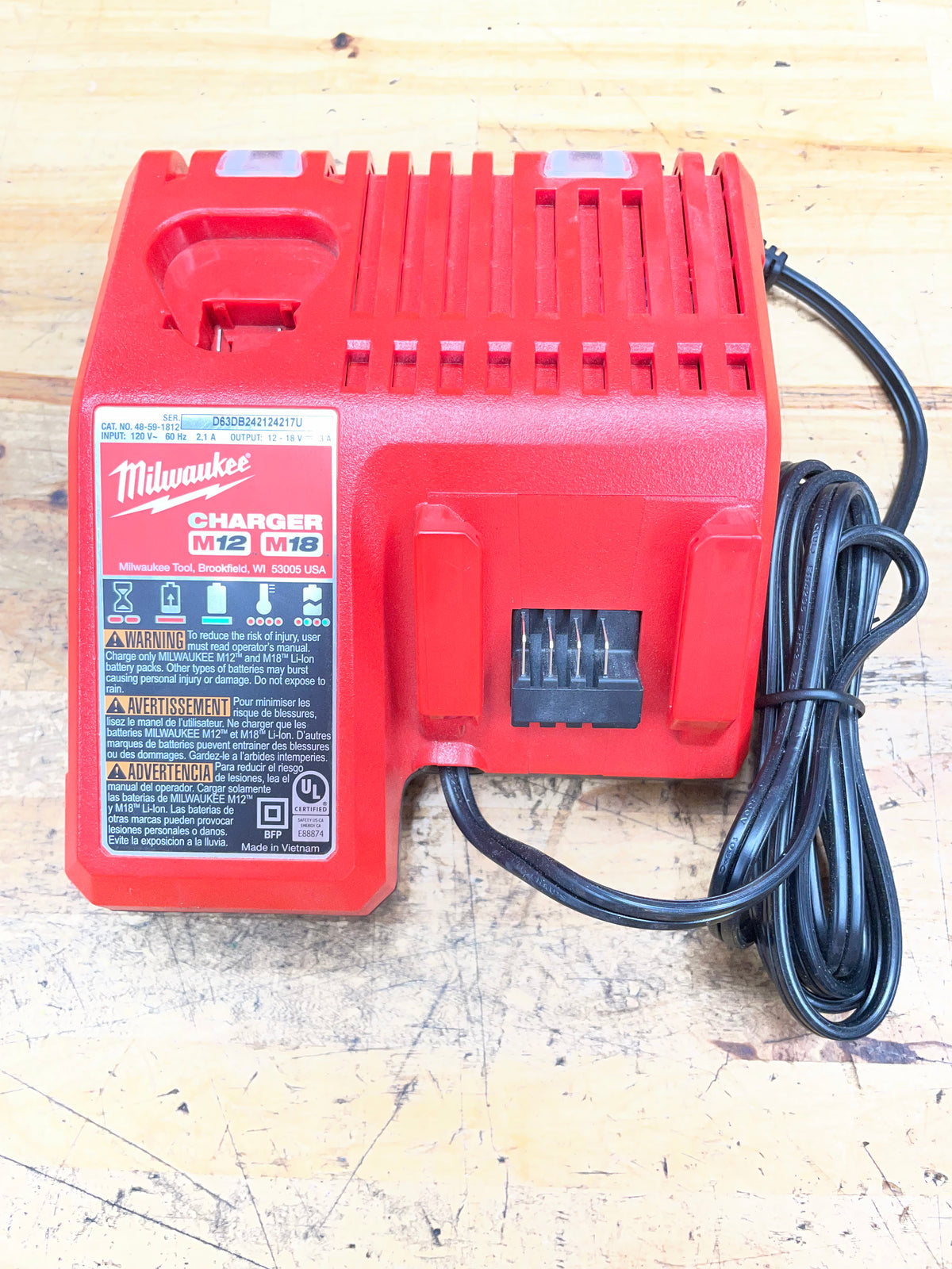 Milwaukee M18/M12 Dual Voltage Battery Charger 48-59-1812