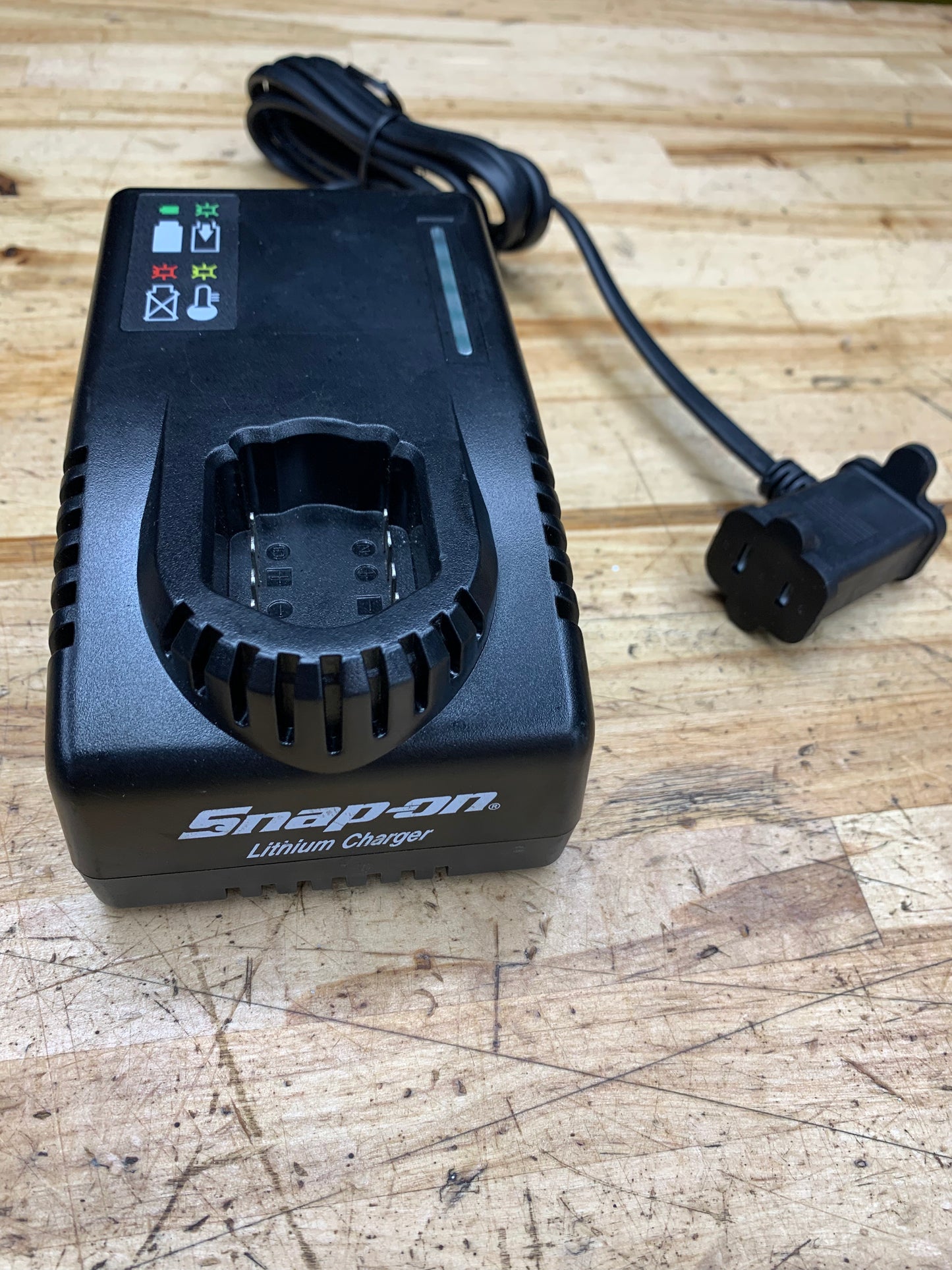 Snap On 14.4V Battery Charger CTC772A