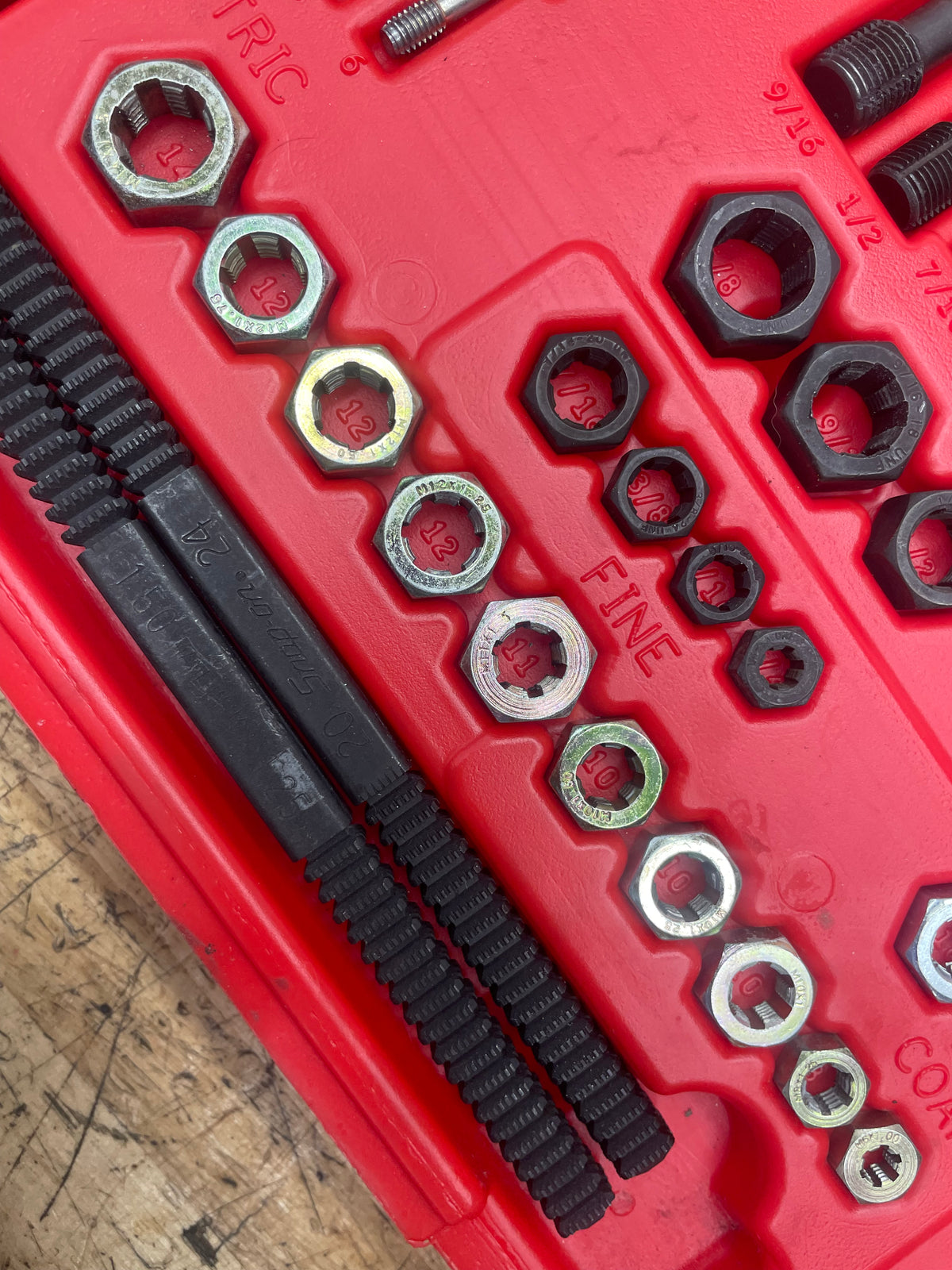 Snap On Rethreading Set 32pc. USA  EXCELLENT CONDITION RTD48