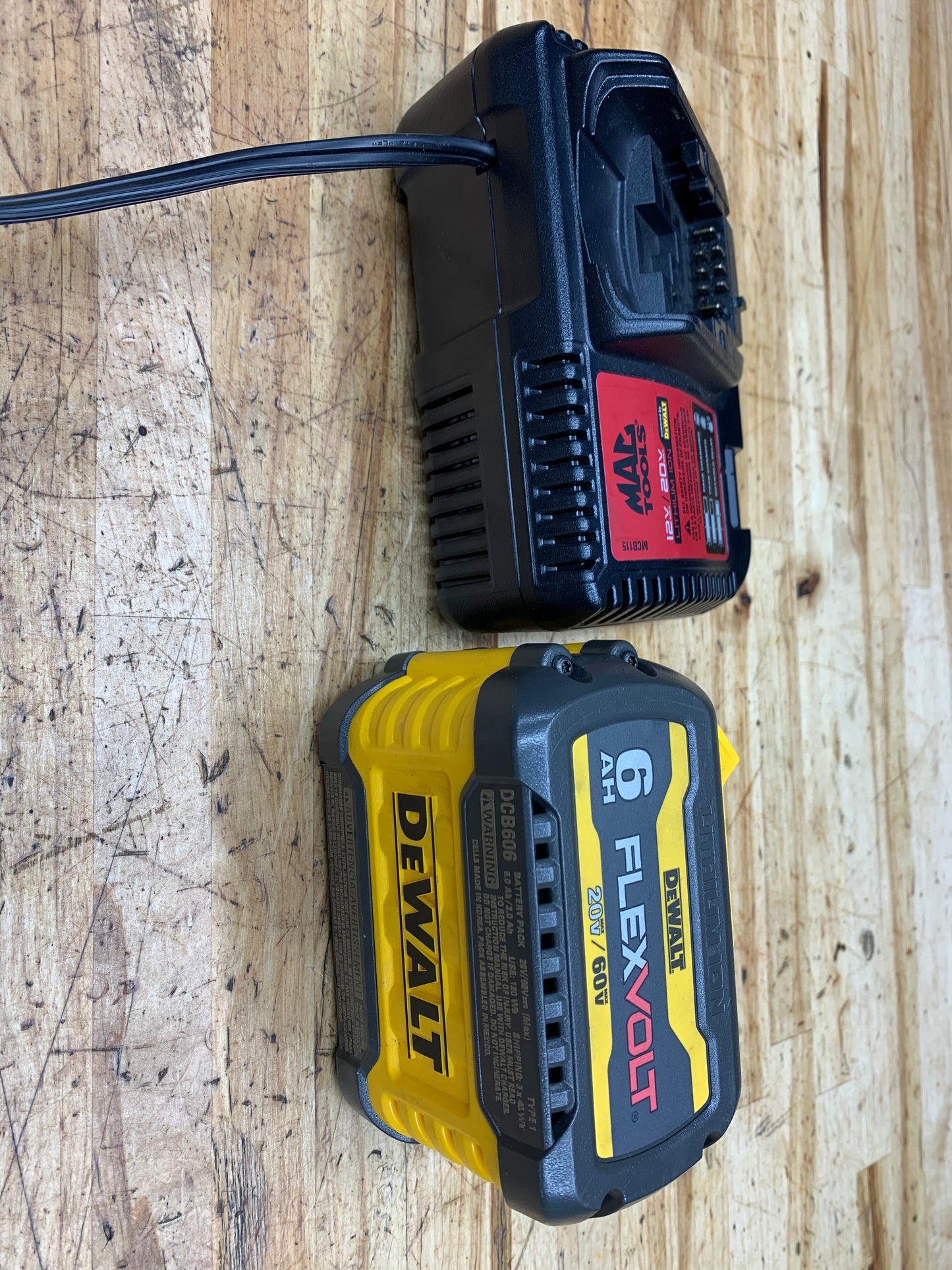 Mac Tools 12v/20v Battery Charger WITH 6ah FLEX VOLT BATTERY MCB115