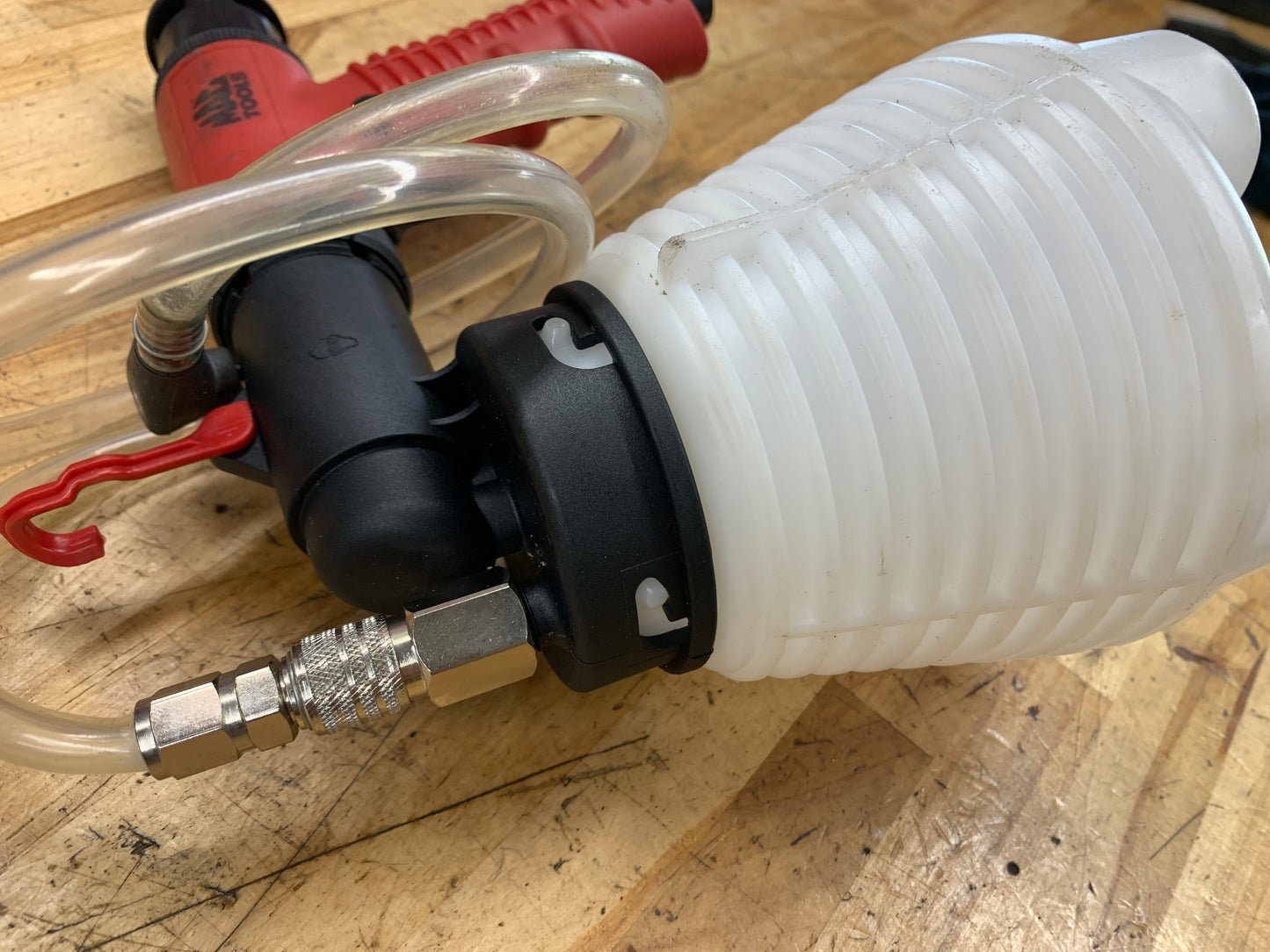 Mac Tools Pneumatic Vacuum Brake Bleeder PBT70852