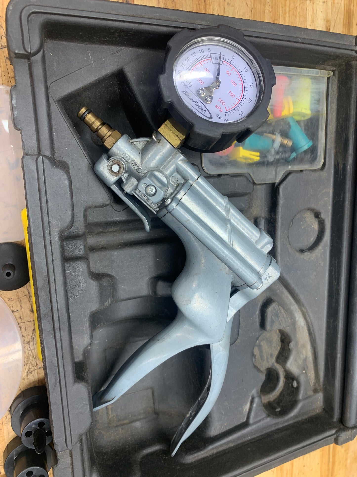 Blue Point Pressure/Vacuum Pump Automotive Test kit YA4000B