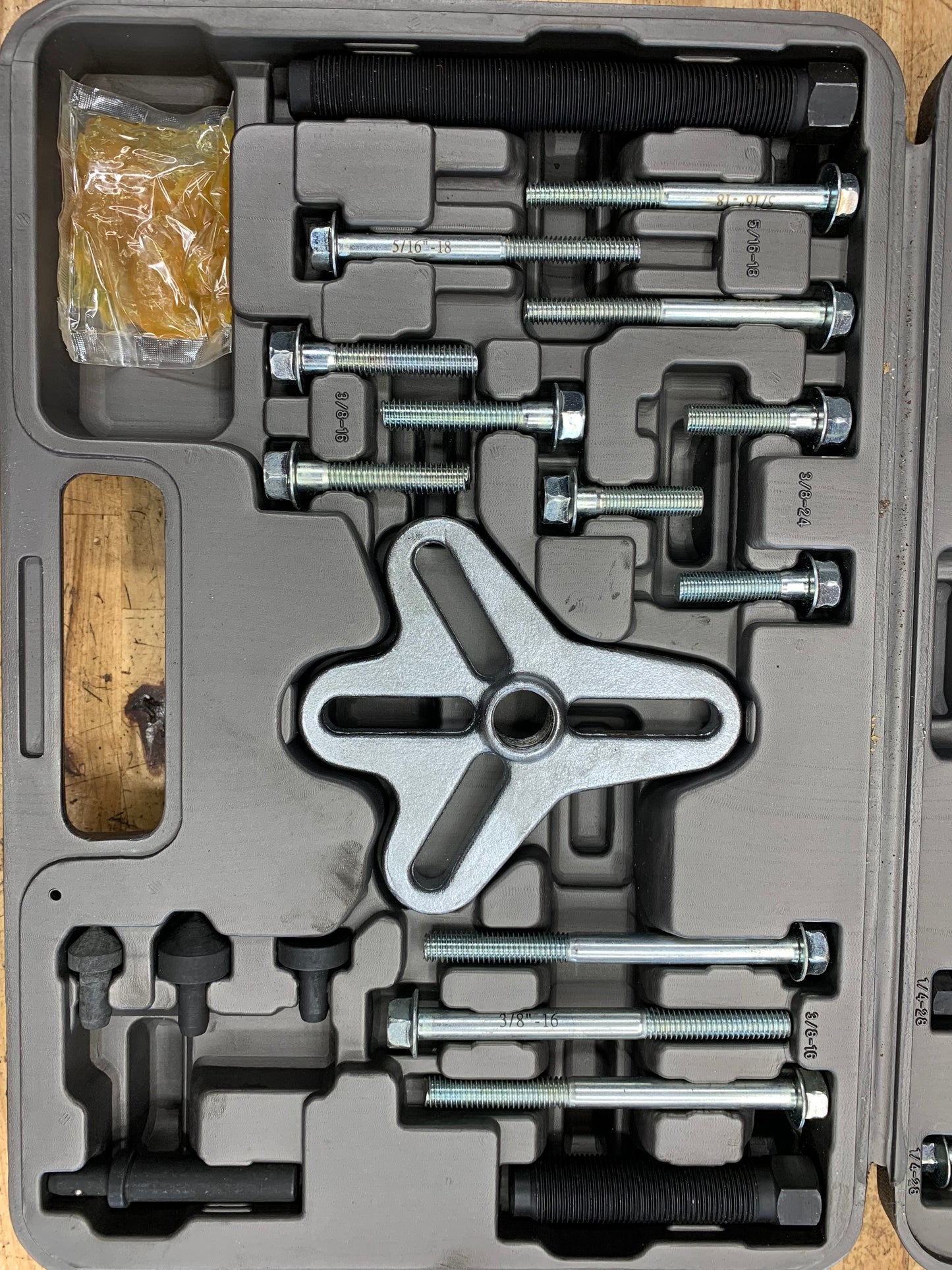 Mac Deluxe Master Bolt Grip Puller Kit LIKE NEW STP600