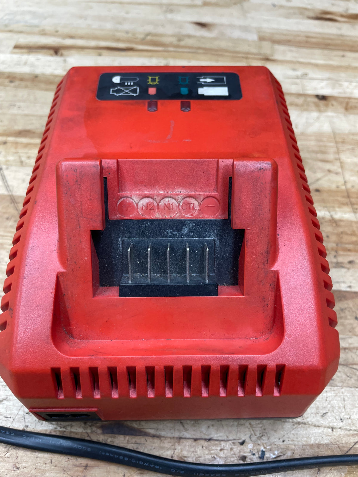 Snap On 18v Battery Charger W/ USB CTC720