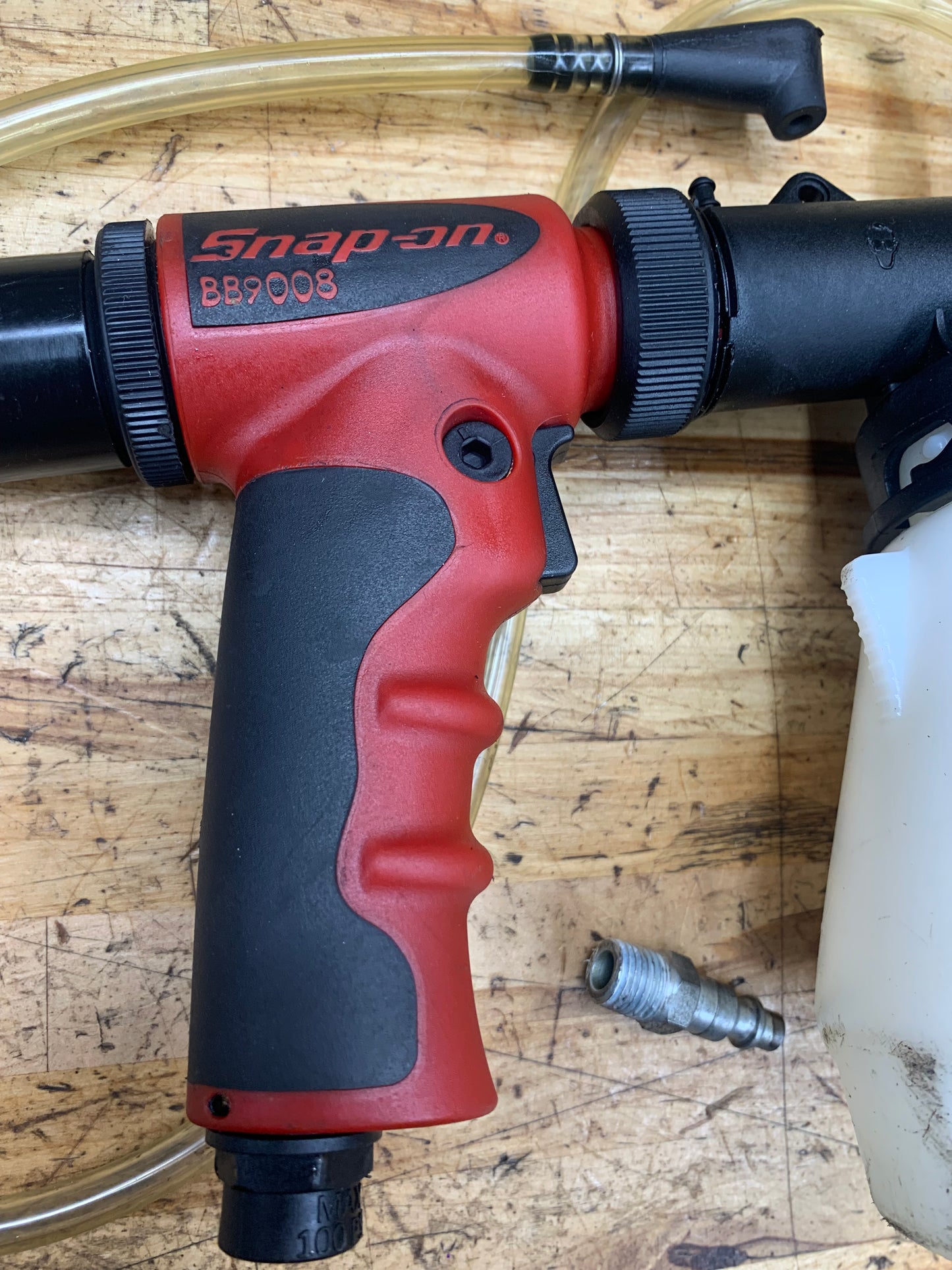 Snap On Pneumatic Vacuum Brake Bleeder BB9008