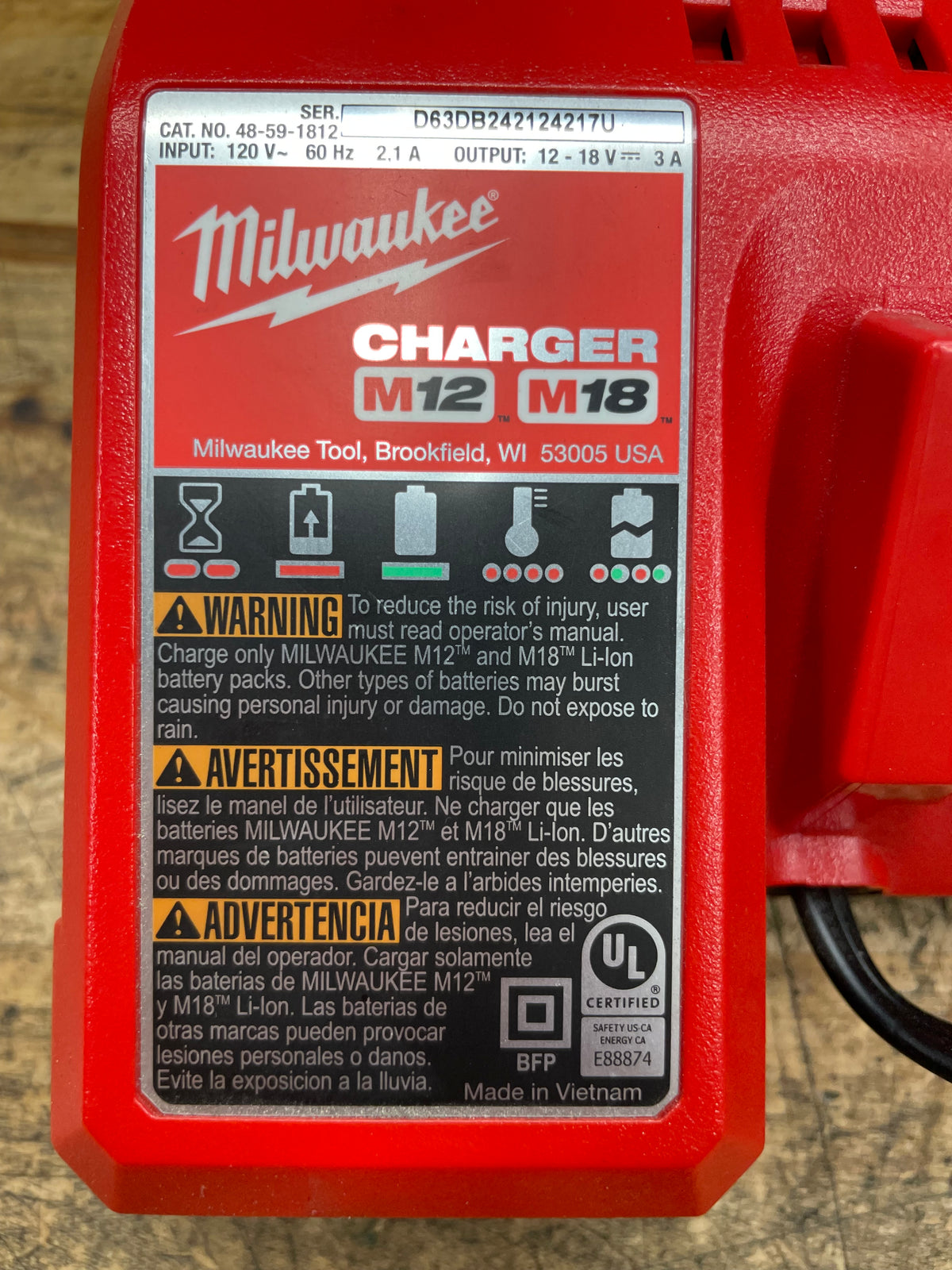 Milwaukee M18/M12 Dual Voltage Battery Charger 48-59-1812