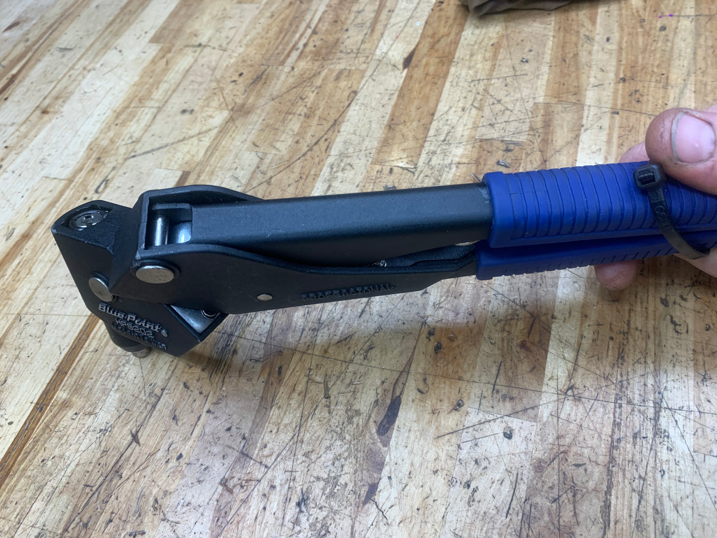Blue Point Swivel Head Rivet Gun HPS202