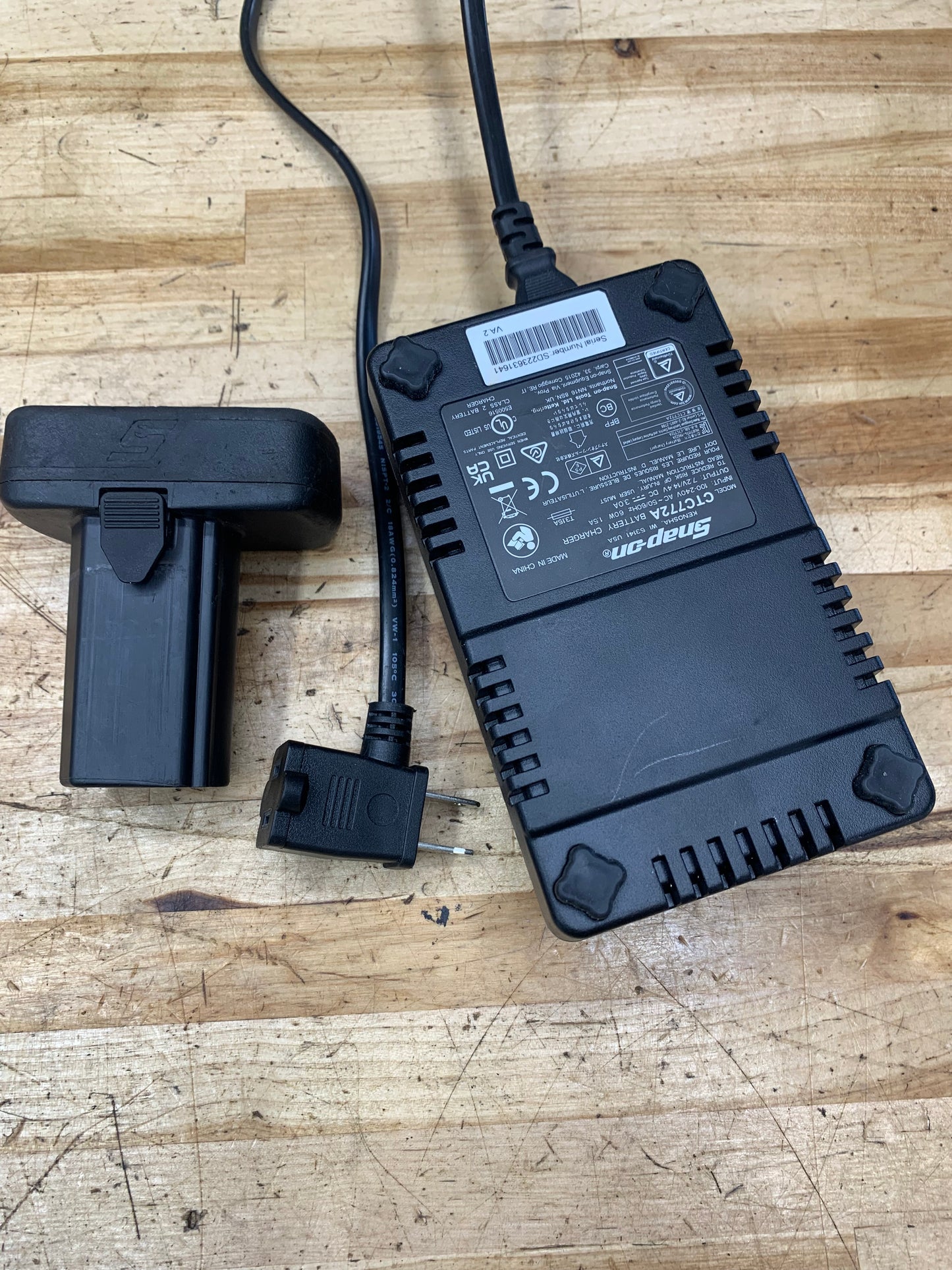 Snap On 14.4v Battery Charger WITH Battery CTC772A