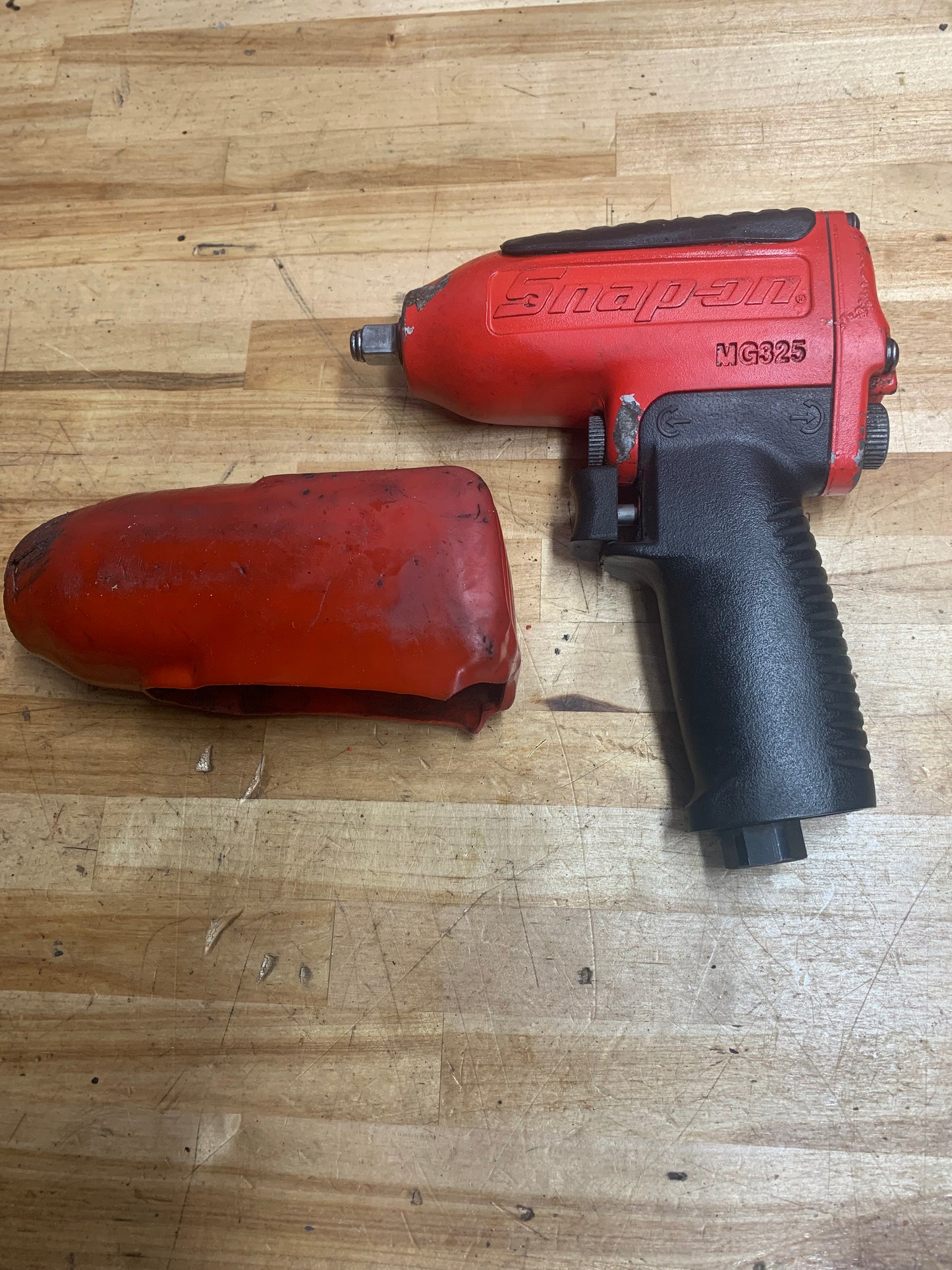 Snap On 3/8" Air Impact Wrench.  MG325