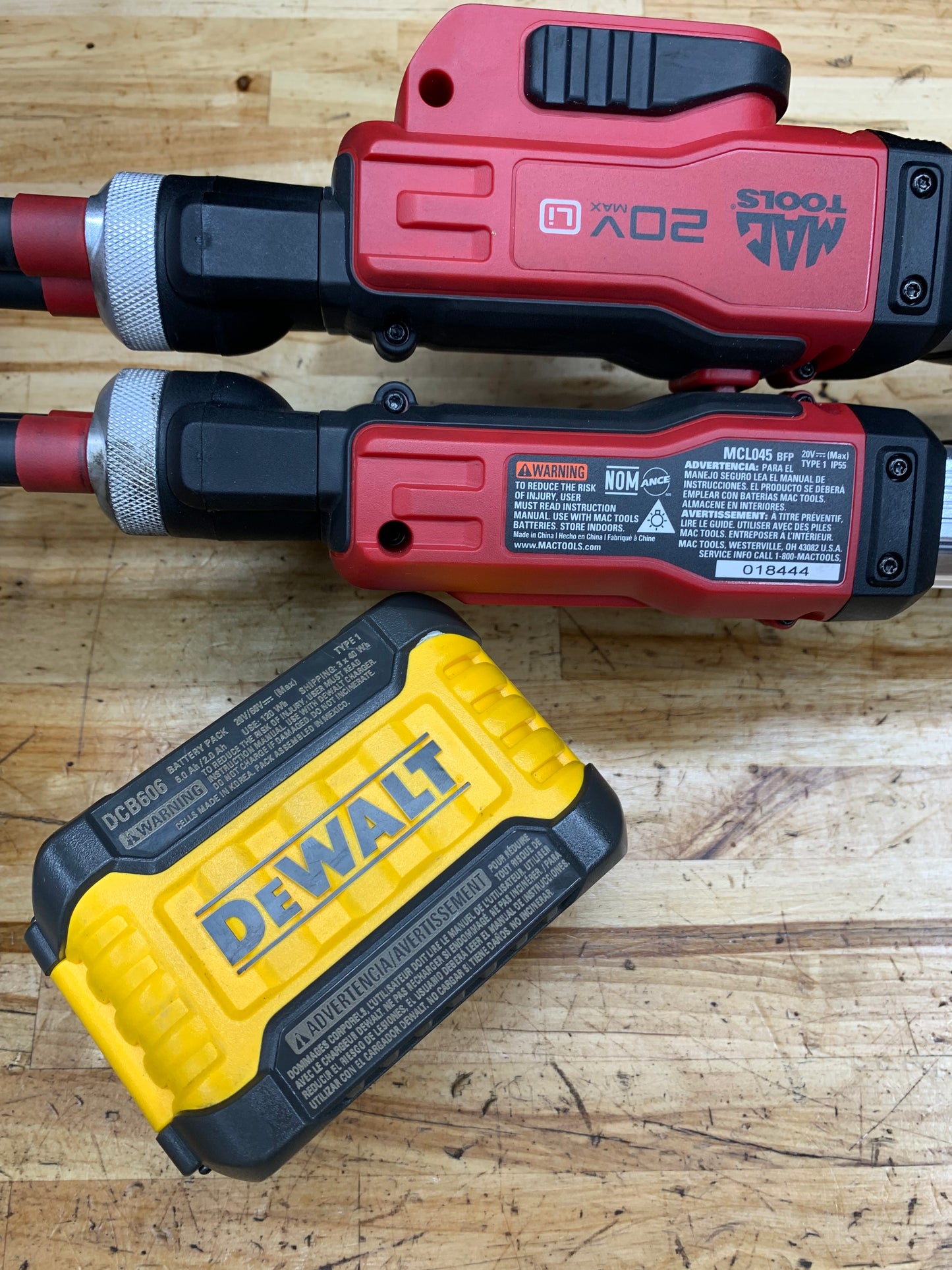 Mac Tools 20v Underhood Folding LED Light WITH BATTERY MCL045